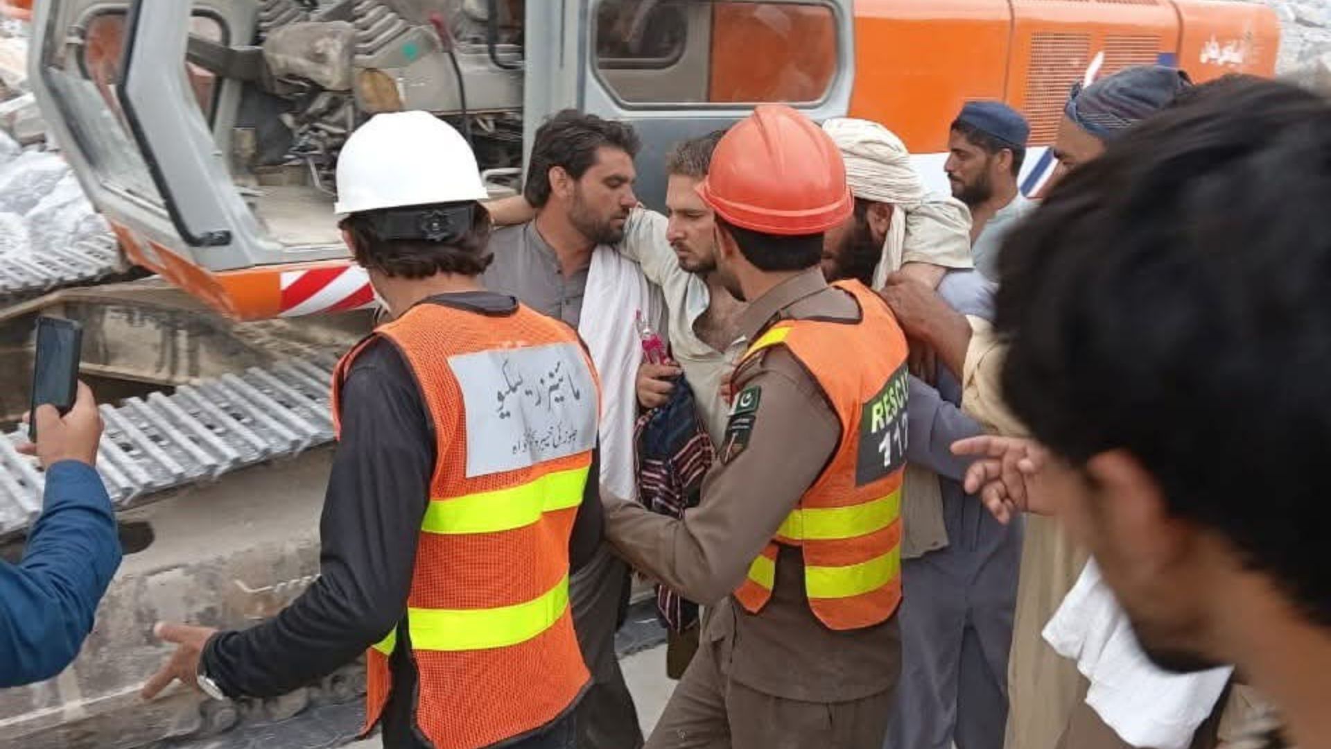 مردان: د رستم ماربلو درنګ کې ۱۷ ورځې وروسته ورک شوی مزدور په معجزاتي ډول ژوندی وموندل شو