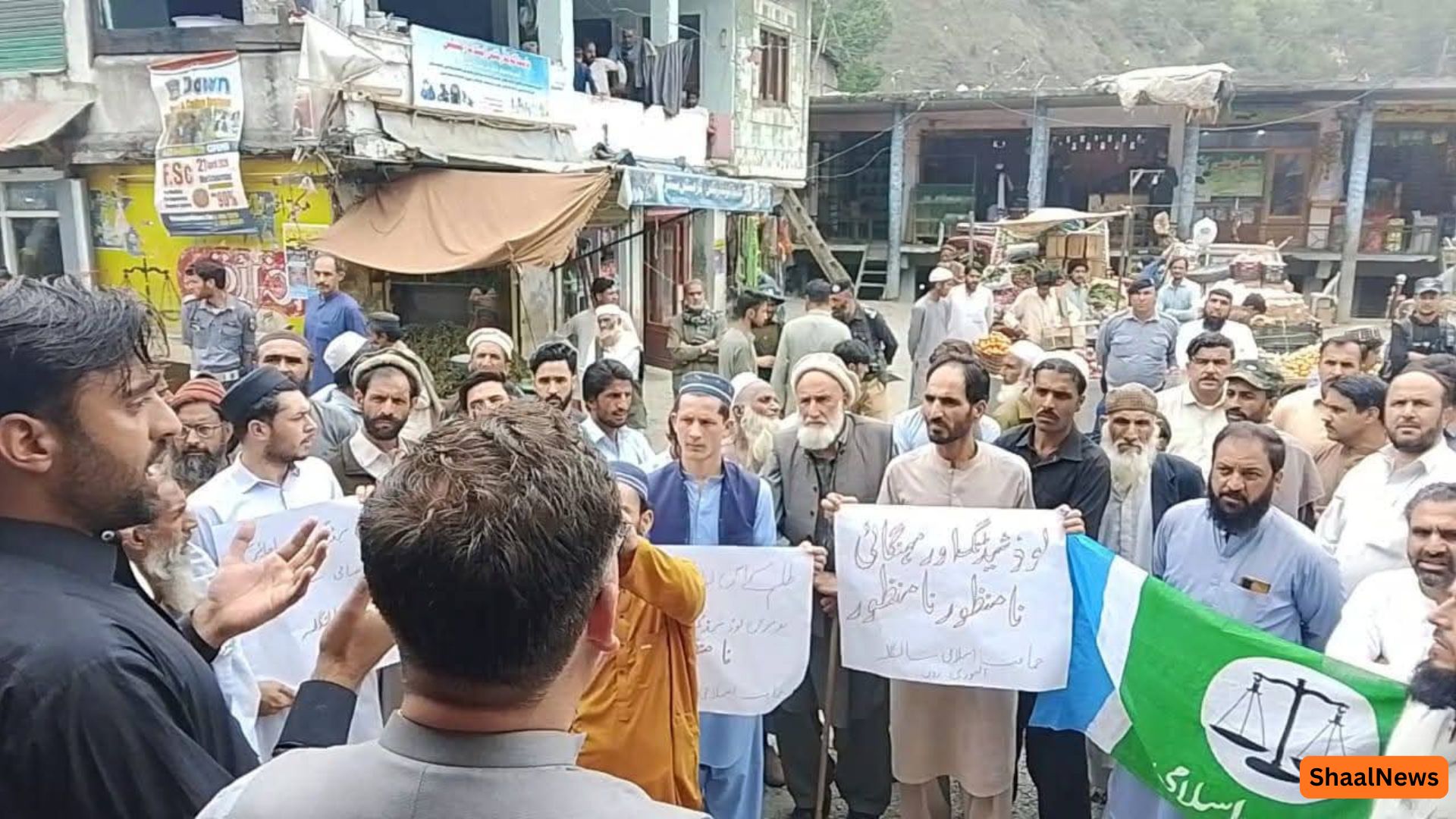 شانګله : په شاهپور بازار کې د لوډشیډنګ، ګرانۍ او خراب نیټورک پر ضد احتجاج