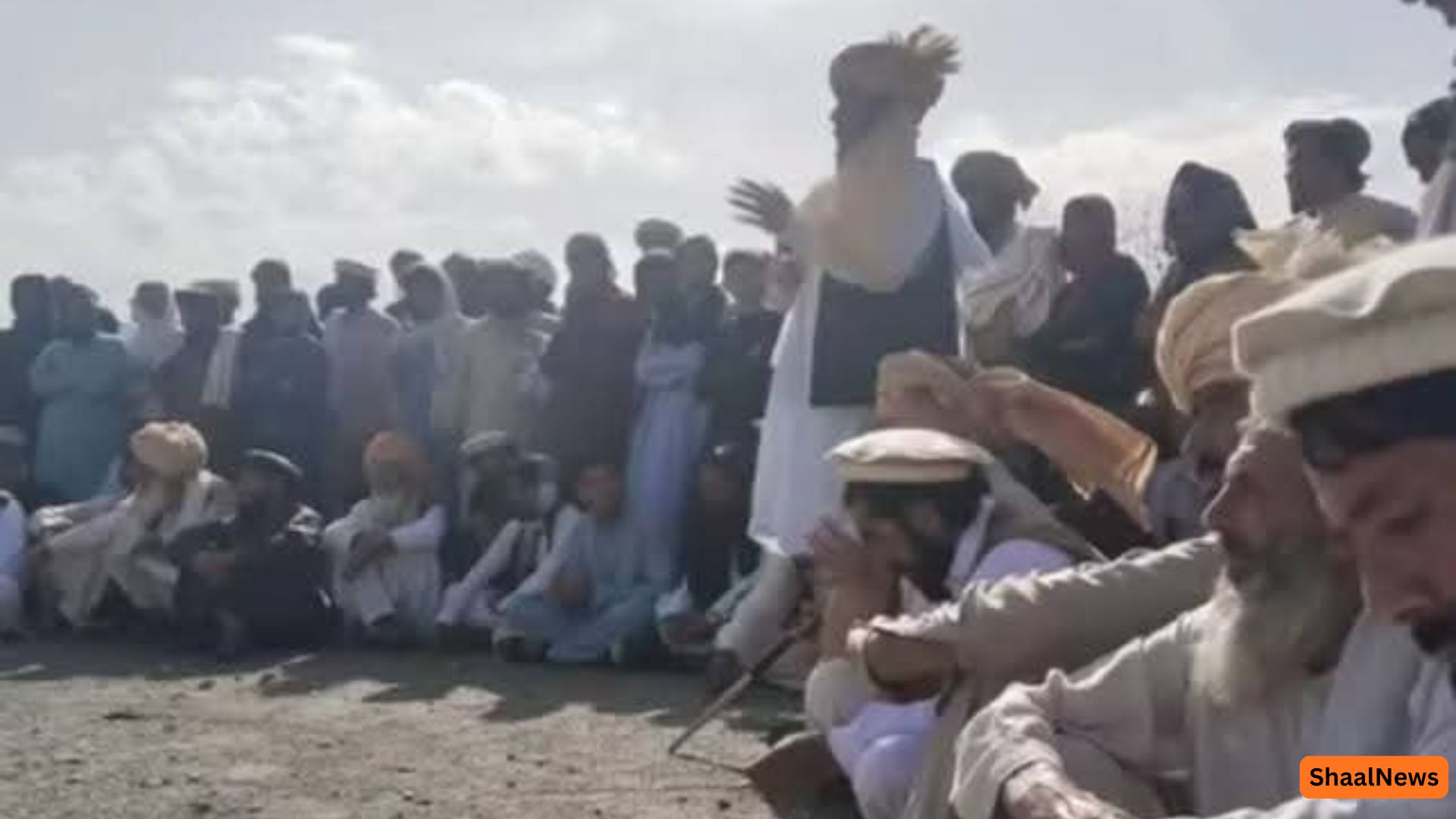 برمل: قامي جرګې د اعظم ورسک د بند سړکونو د پرانیستلو غوښتنه کړې ده