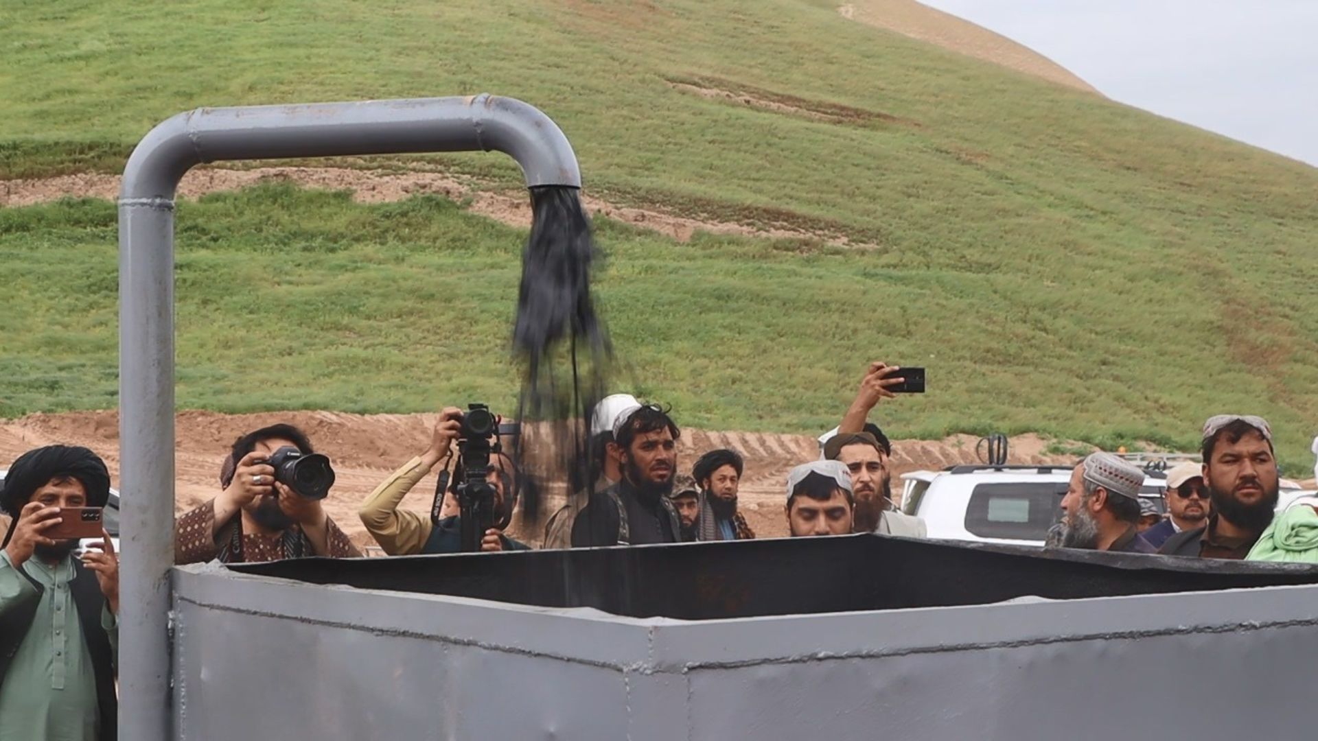 په جوزجان کې د پنځو کويانو نه د تېلو استخراج پېل شو