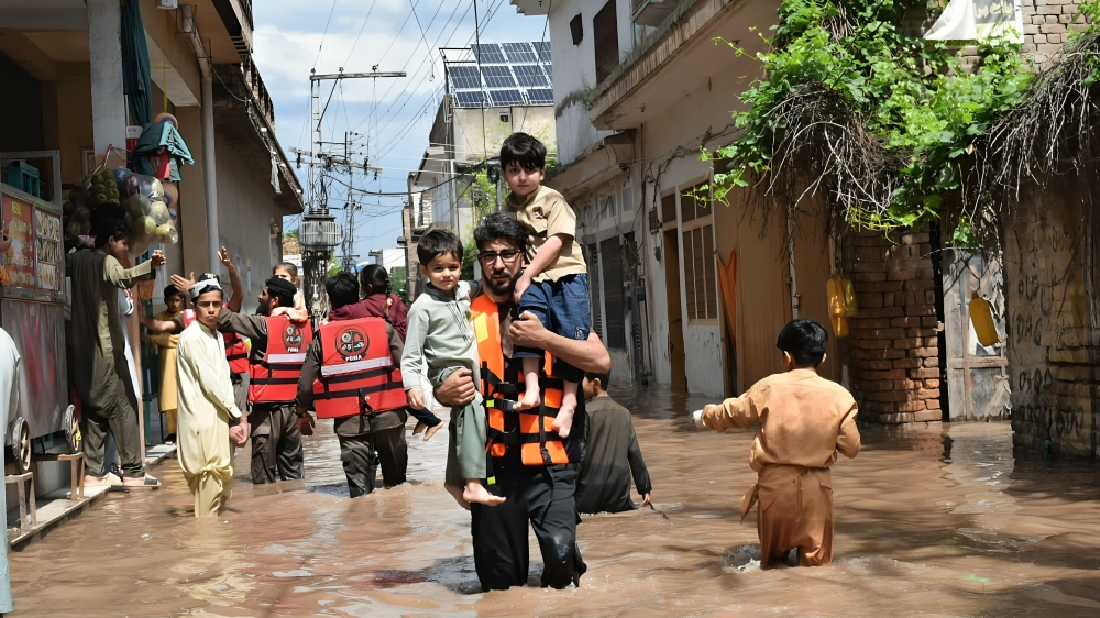 خېبر پښتونخوا کې روانو بارانونو په منځ  کې د ريسکيو ۱۱۲۲ هلې ځلې