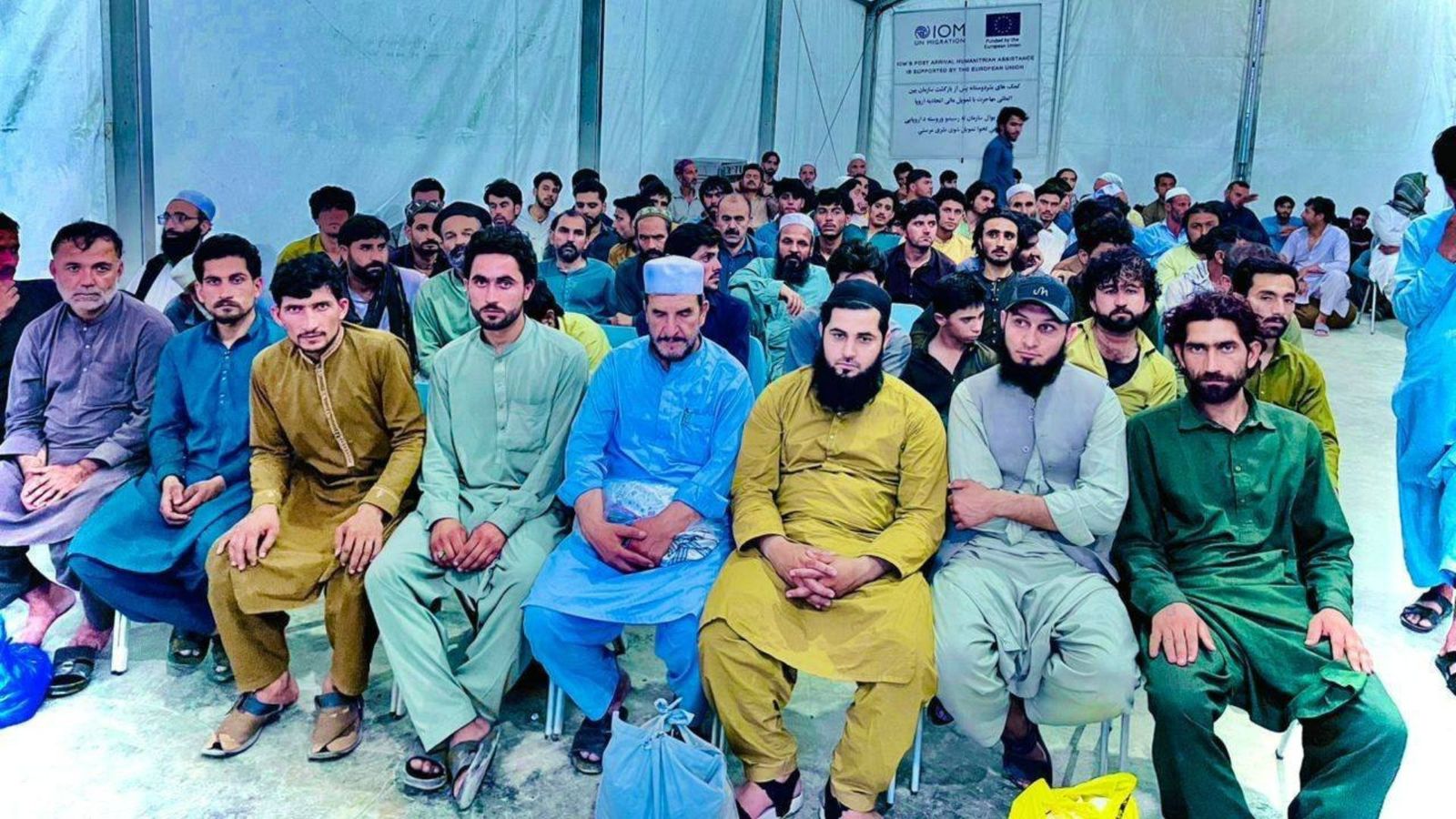 افغانستان : په درې ورځو کې ۳۷۳ افغان وګړي د پاکستان له ذندانونو خوشي شوي دي