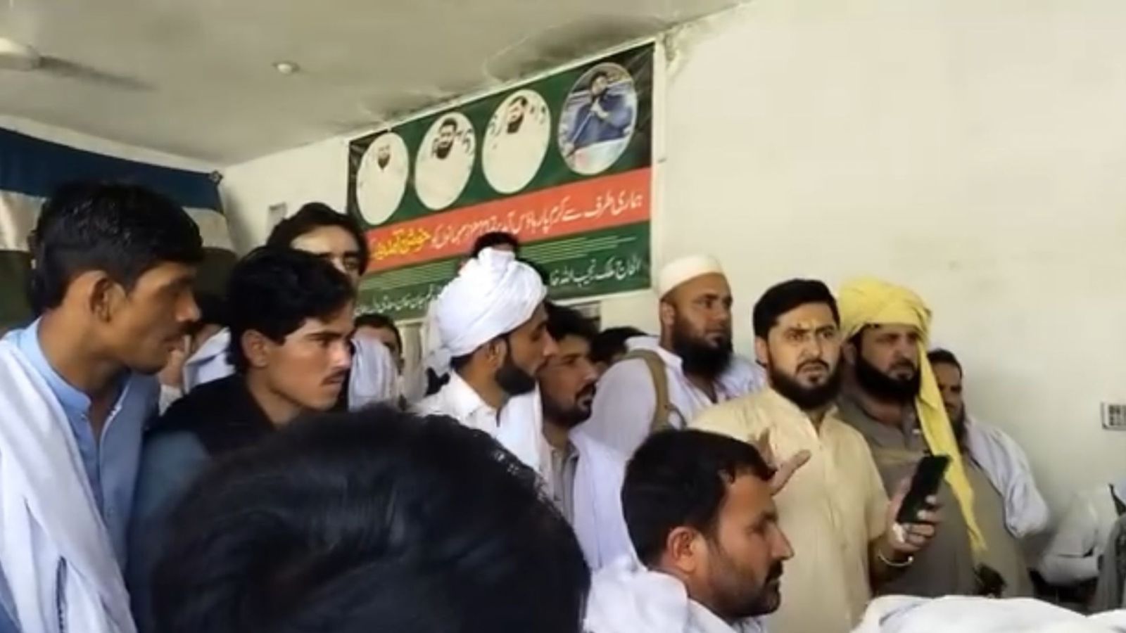 لکي مروت: د پولیس امن کميټۍ مشر خالد خان وايي پوځي چارواکو ۶ نیولی شوي کسان پرېښي خو یو لا هم بندي دی