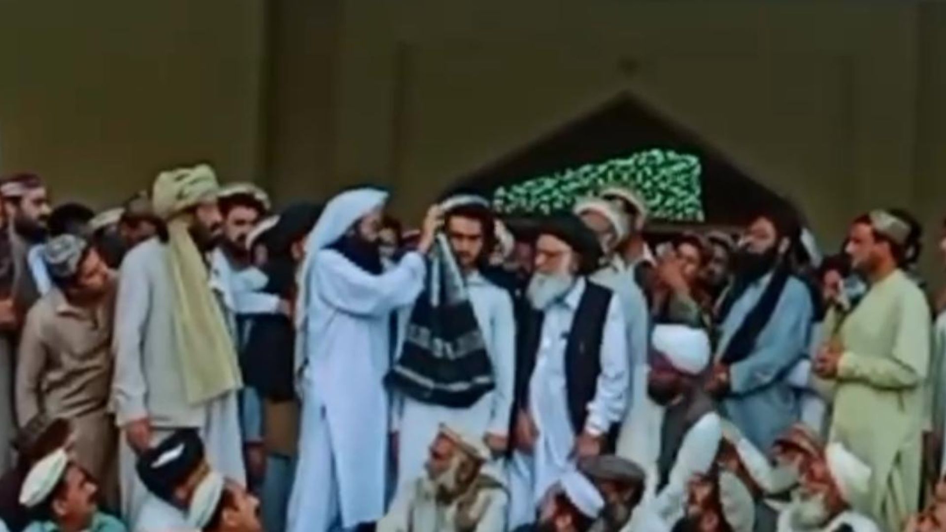 شمالي وزیرستان : د ملک سیف الله خان داوړ  د وژنې وروسته یې زوې ته د مشرۍ شمله په سر کړی شوه