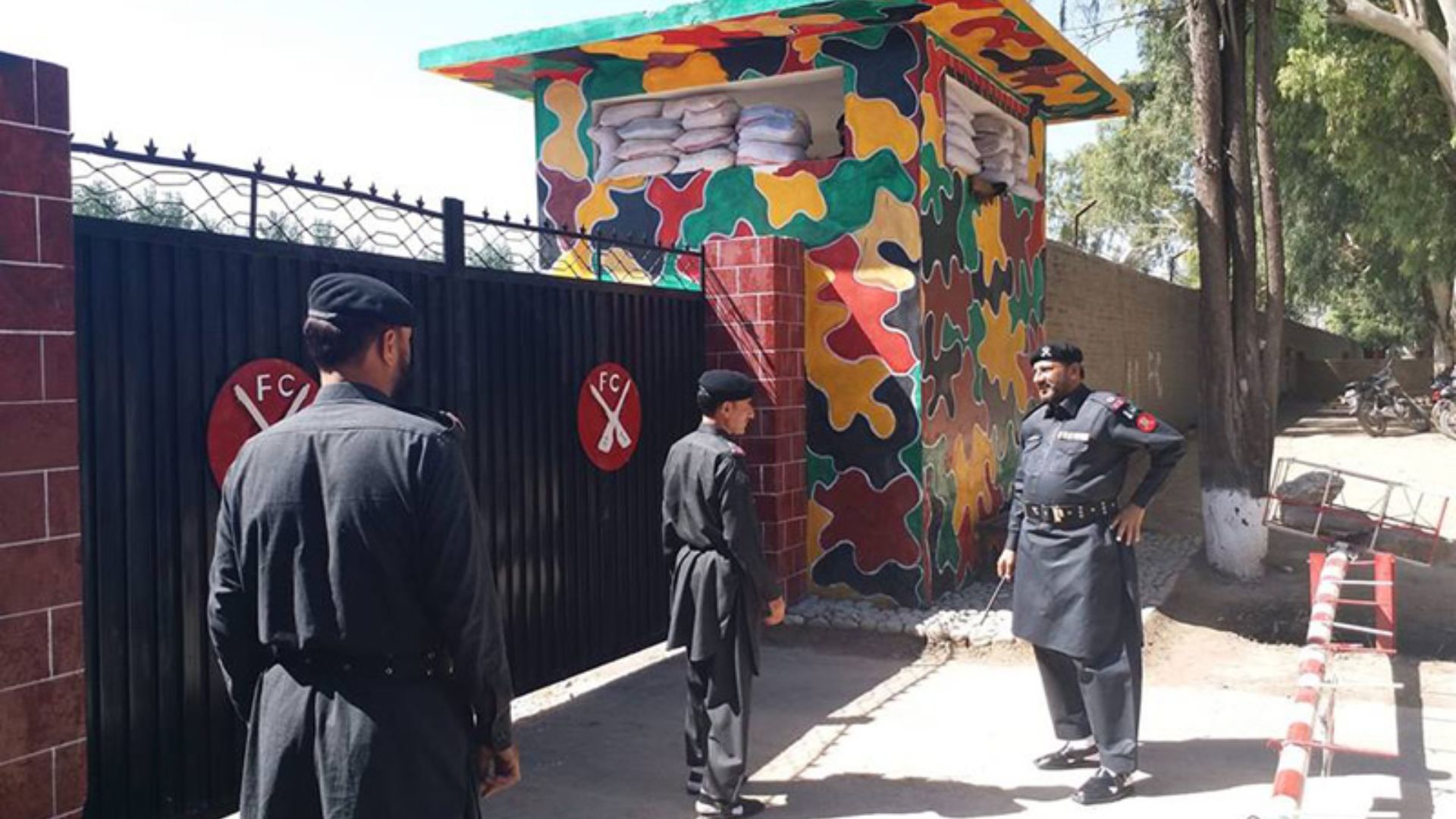 هنګو : د وفاقي کانسټبلرۍ پر پوسته وسلوال برید، یو سرتېری وژل شوی، دوه نور ژوبل دي