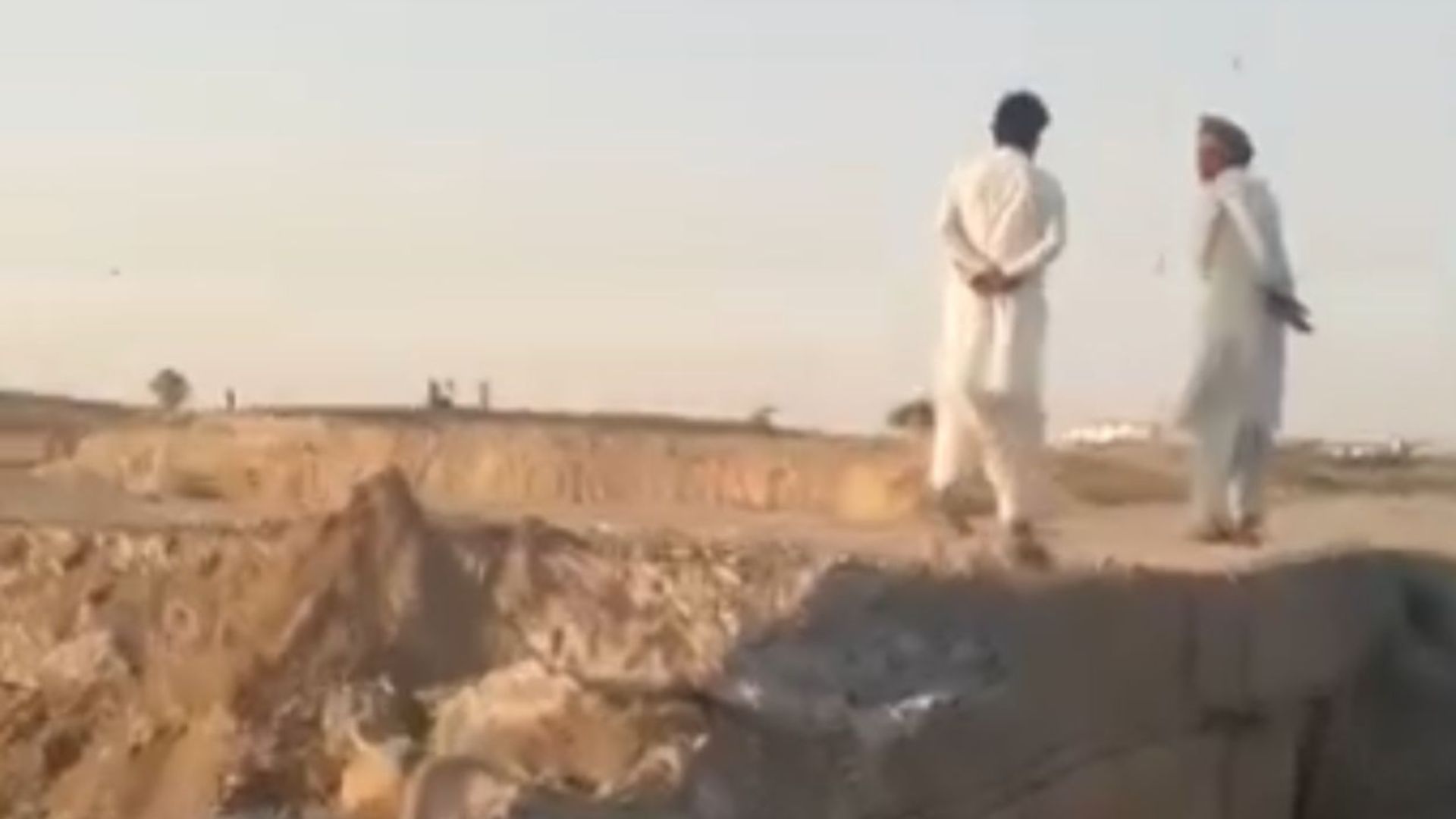 واڼا : د بارودي موادو په چاودنه کې مهم رابطه پل تباه شوی دی