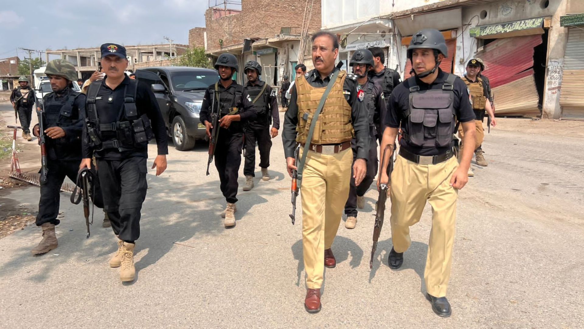 په بنو کی د فتح خېل پوستې برید نه پس د عملیاتو دعوې، پولیس وایي اوولس وسلوال وژل شوي دي