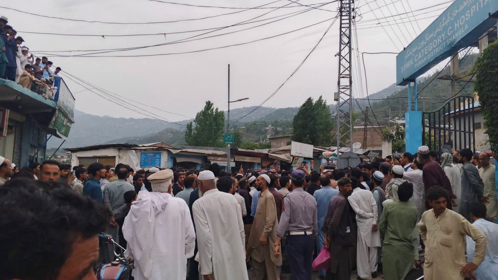 شانګله: د پورڼ روغتون کې د اسانتياوو د کمي پر ضد د خلکو احتجاج