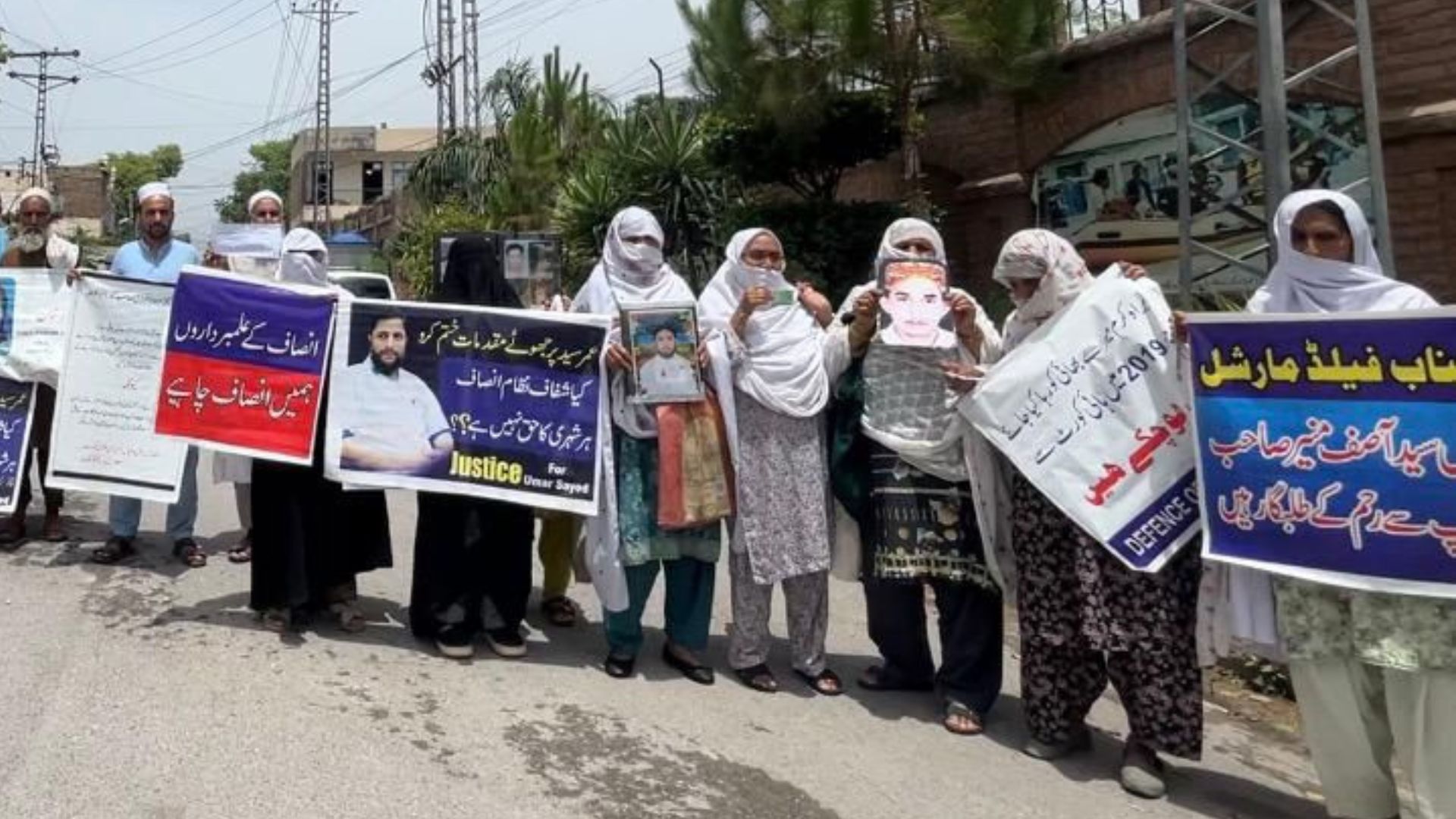 پېښور : د بندیانو او بې درکه کسانو کورنیو احتجاج کړی 