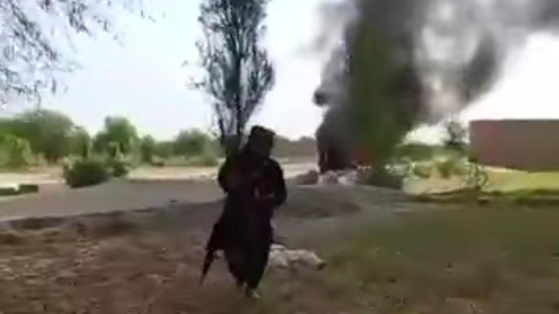 بنو کې د پولیسو او وسلوالو ترمنځ سخته نښته؛ د ۱۲ وسلوالو د وژل کېدو دعوه