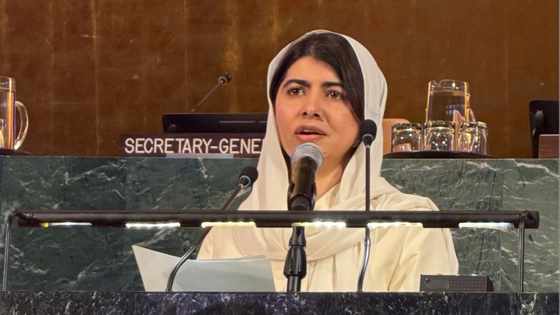 ملالې یوسفزۍ د زده کړو نړیواله جایزه افغان نجونو ته ډالۍ کړه
