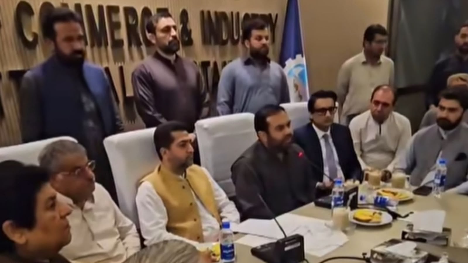 کویټه : د حکومت او سوداګرو ترمنځ بریالۍ خبرې اترې؛ شټر ډاون او د ټرانسپورټ کاربندیز د ۱۰ ورځو لپاره وځنډول شو