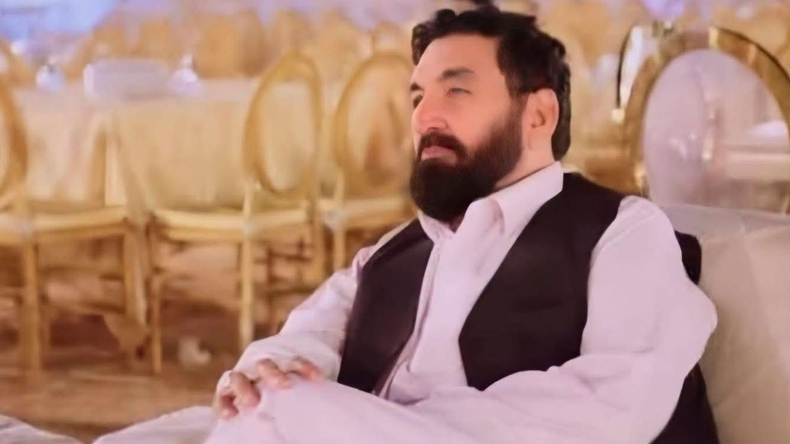 بر سویلي وزيرستان : د کراچۍ يو سوداګر په ډزو وژل شوی، زوې او ورور يې ټپيان دي