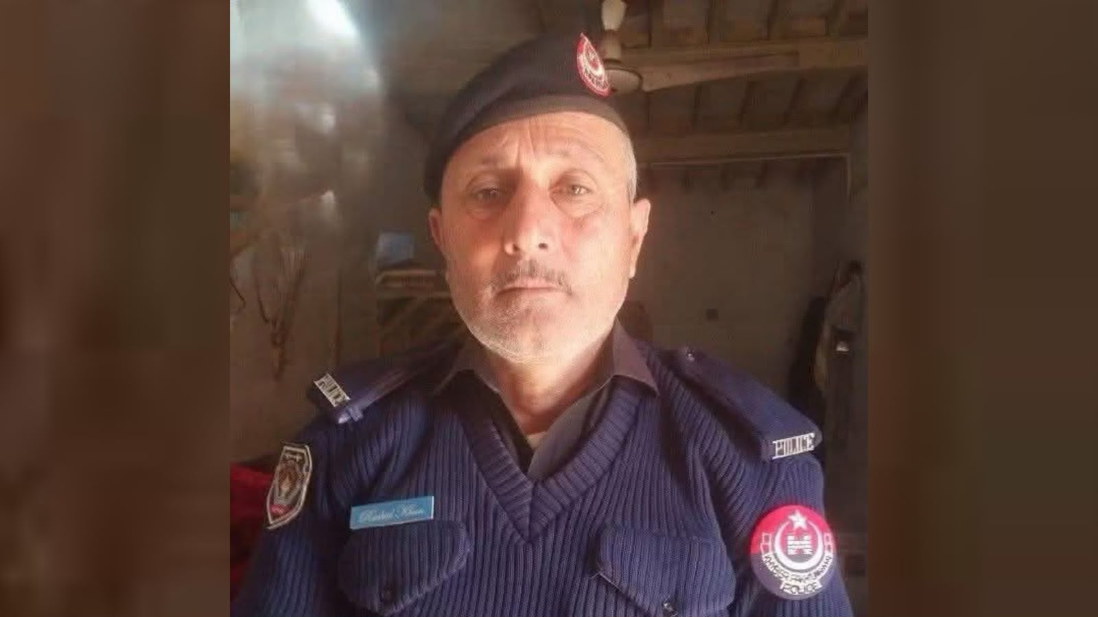 پېښور : متنو کې وسله والو د پولیسو یو کانسټېبل له کوره ایستلی او په ډزو یې وژلی