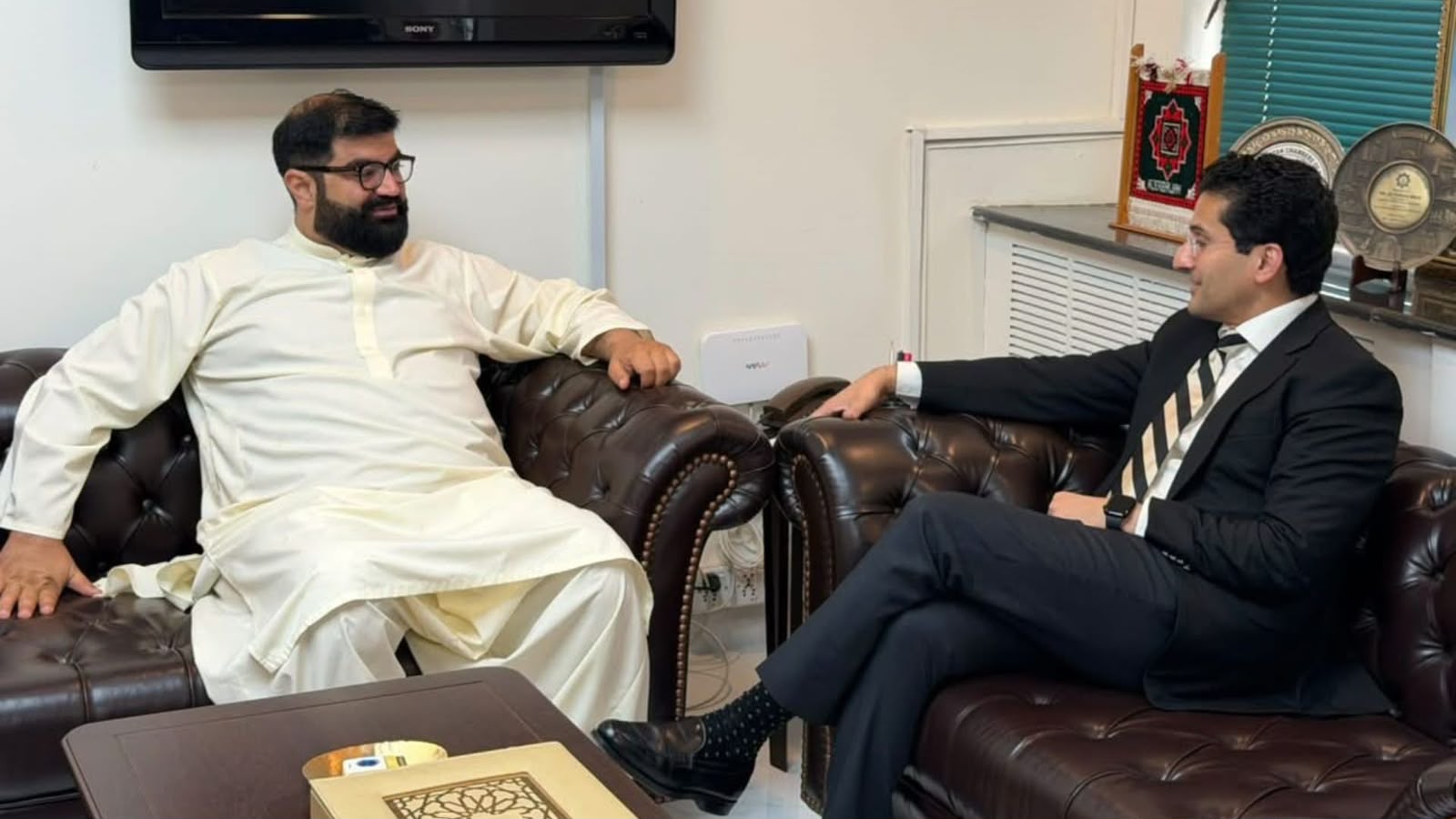 ايمل ولي خان د تېلو د بيو کمولو او په خیبر پښتونخوا کې د ګازو د ستونزې د حل غوښتنه وکړه