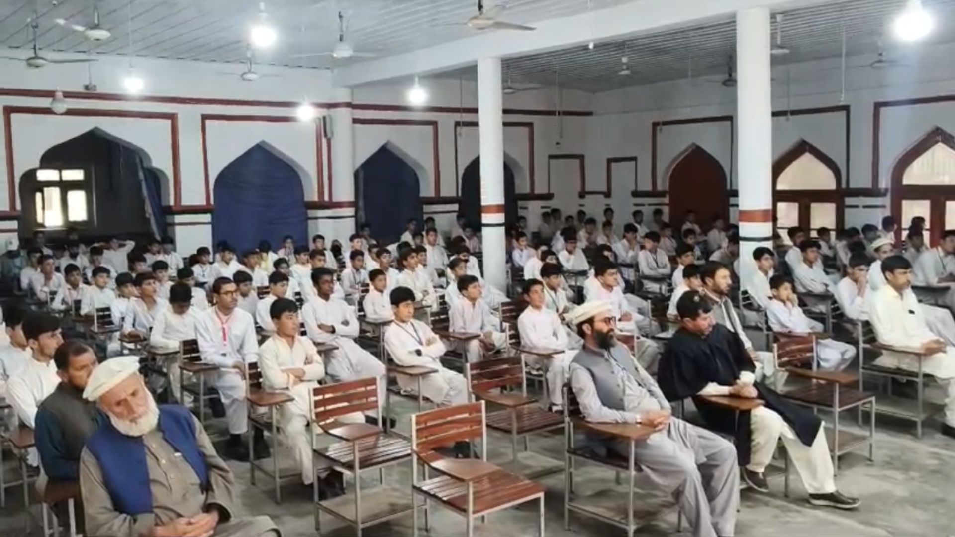 چترال : د چاپېریال نړيوالې ورځې په مناسبت د پوهاوي غونډه؛ د اقليمي بدلون پر ګواښونو اندېښنه څرګنده شوه