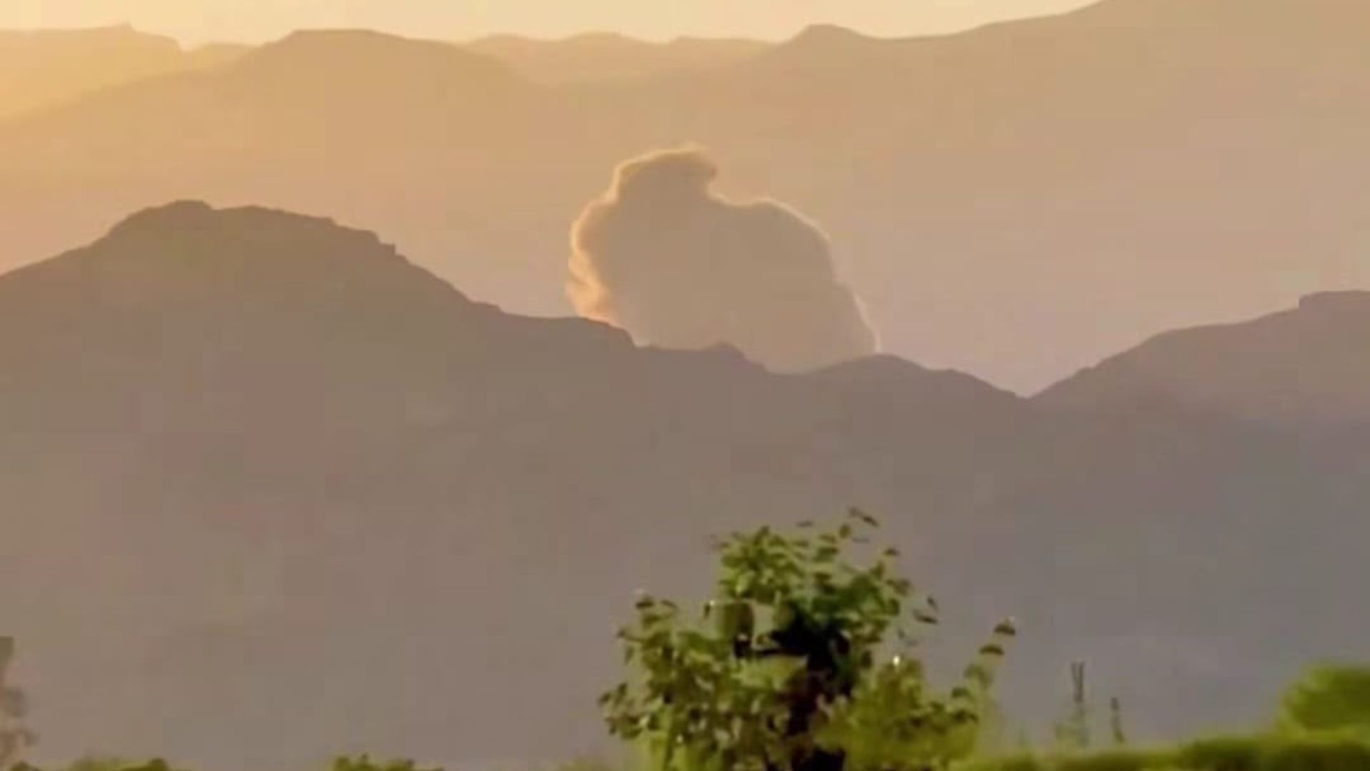کوز سویلي وزیرستان : ډرون برید کې د چاودېدونکو توکو ډک موټر تباه شوی، د مرګ ژوبلې راپور نشته