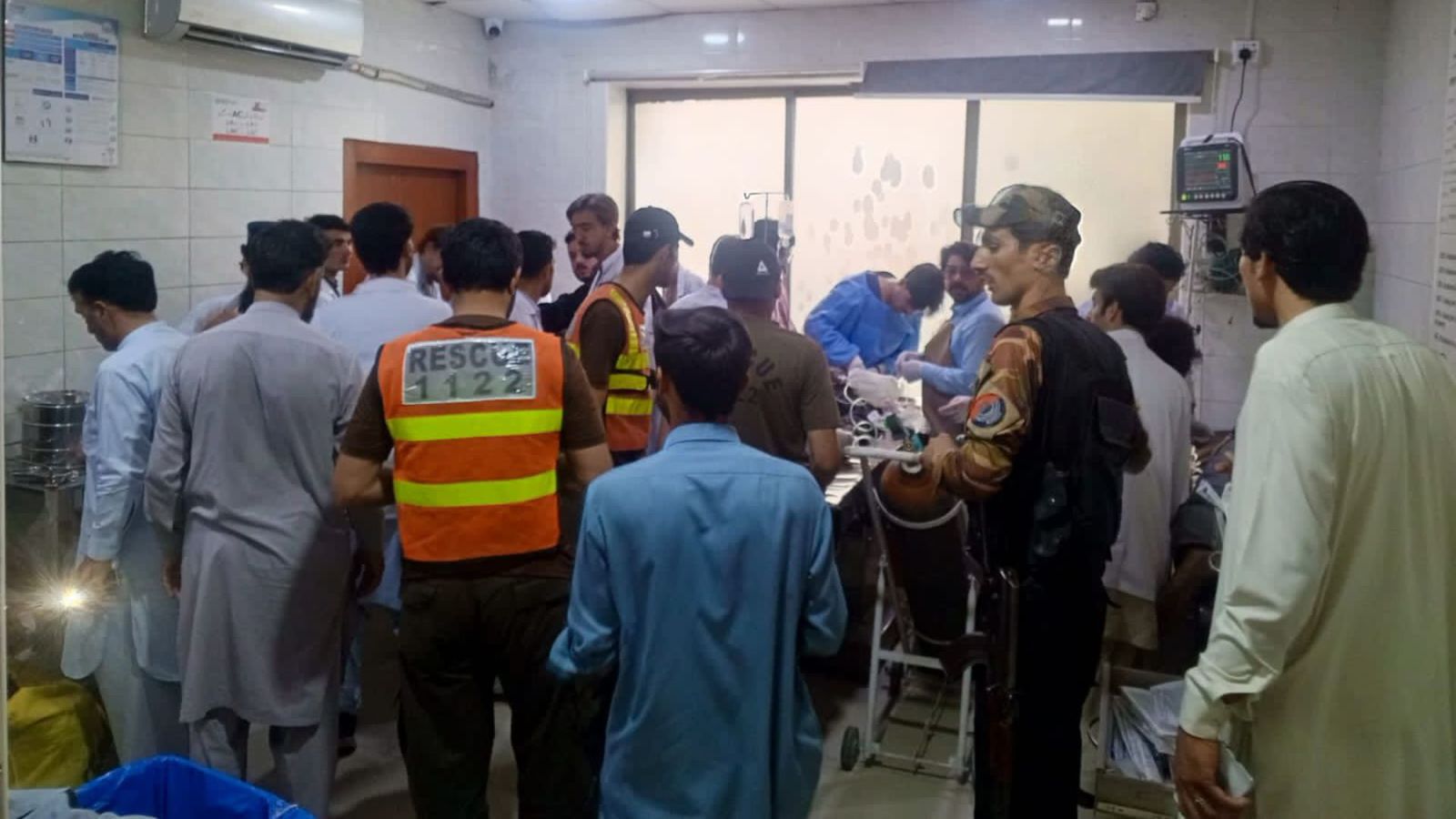 سوات : مټه کې د رکشې او موټر ټکر، یوه ښځه مړه او ۱۴ کسان ژوبل