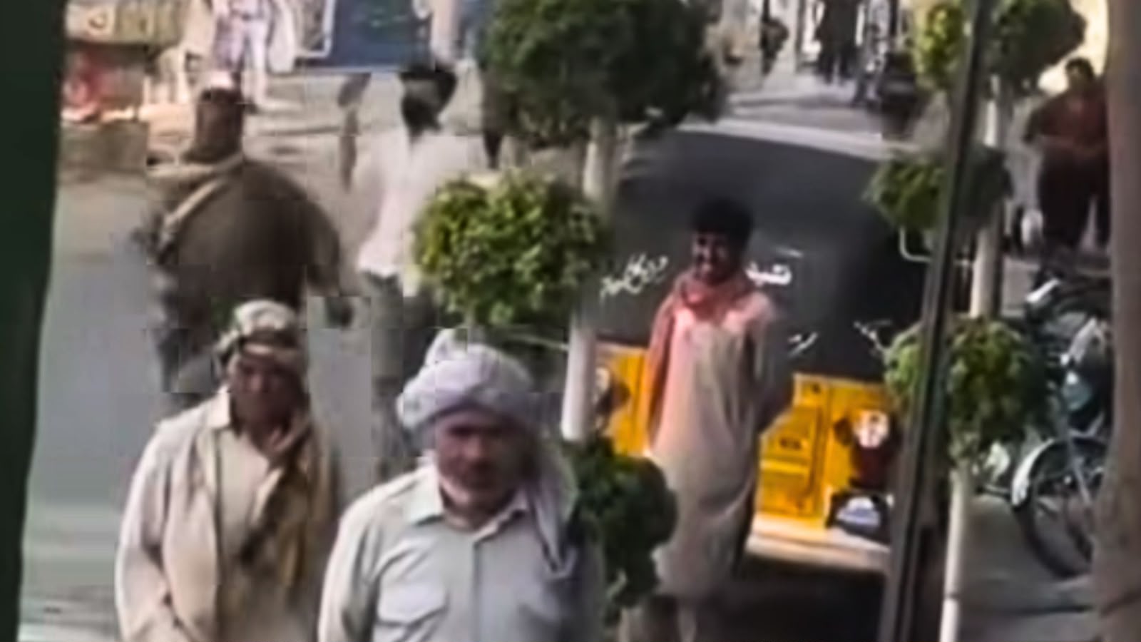 افغانستان : په هرات کې د حجاب ضد عملیاتو پر خلاف احتجاج؛ د ډزو، مرګ ژوبلې او نیونو راپورونه