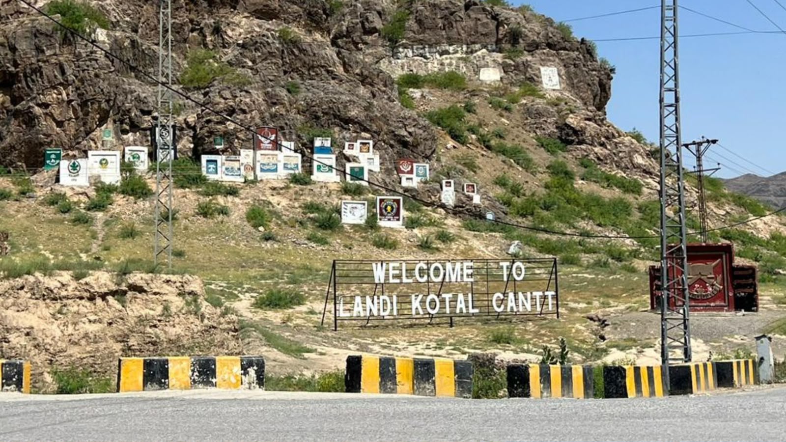 خیبر : لنډي کوتل کې دهدفي بریدونو او باج اخیستنې له زیاتېدو سره د خلکو اندېښنې او د کډې کولو ویره