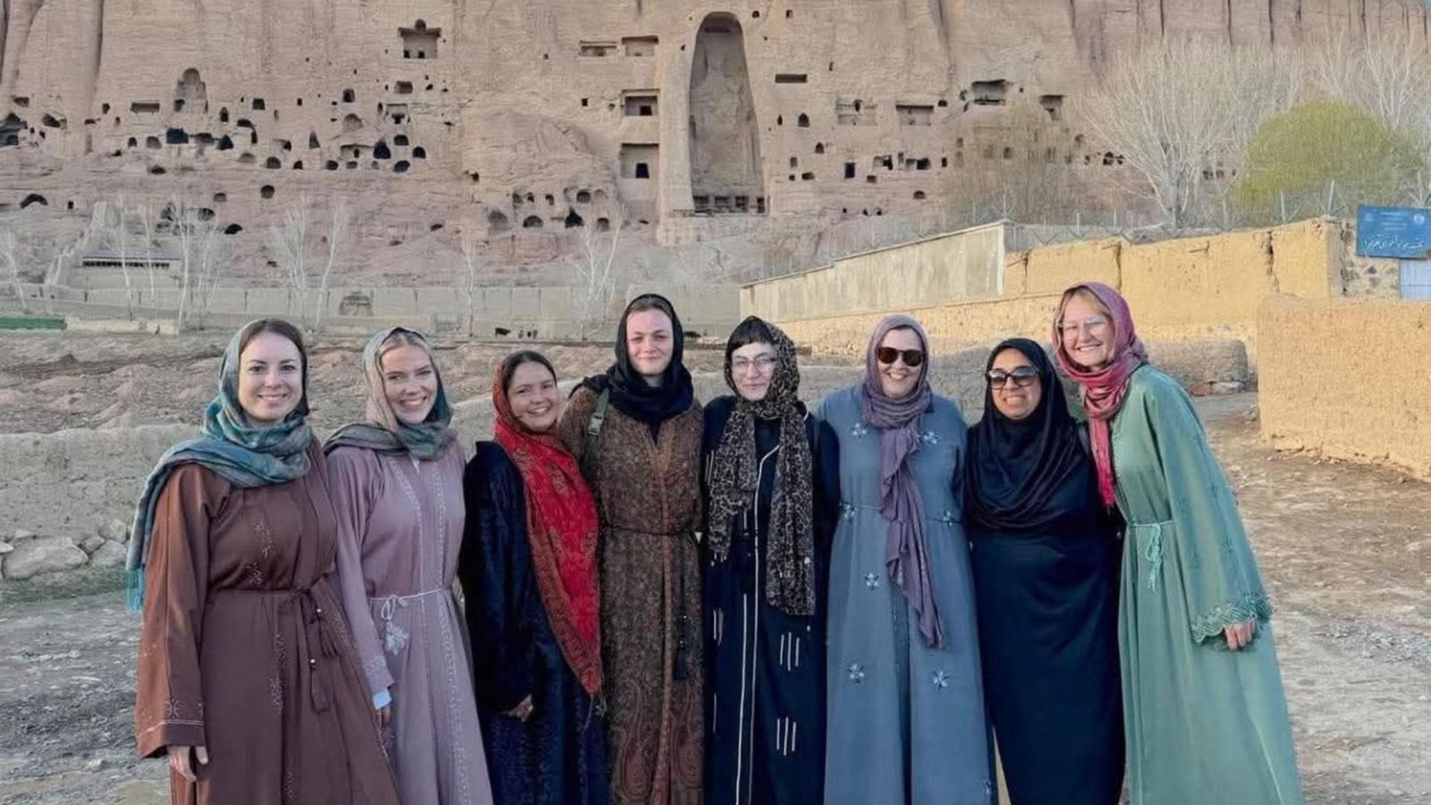 په دوو مياشتو کې افغانستان ته نږدې ۶ زره بهرنيو وګړو تګ راتګ کړی
