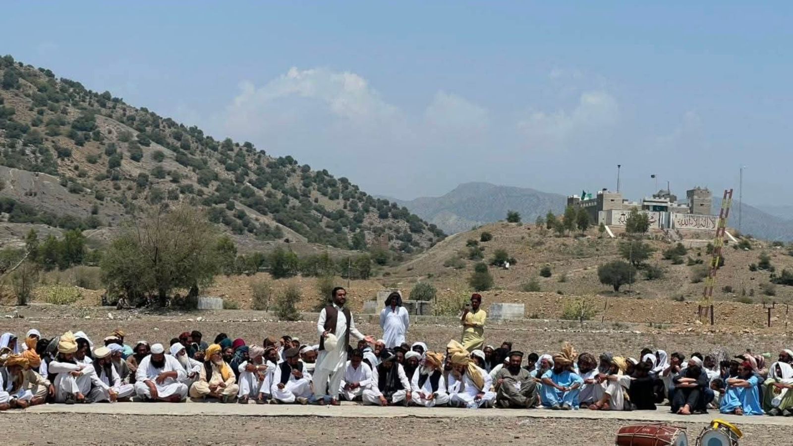 بر سویلي وزيرستان : په مکين کې لويه جرګه دويمې ورځې ته غځېدلې، د زيانمنو شويو کورنيو د معاوضو غوښتنه