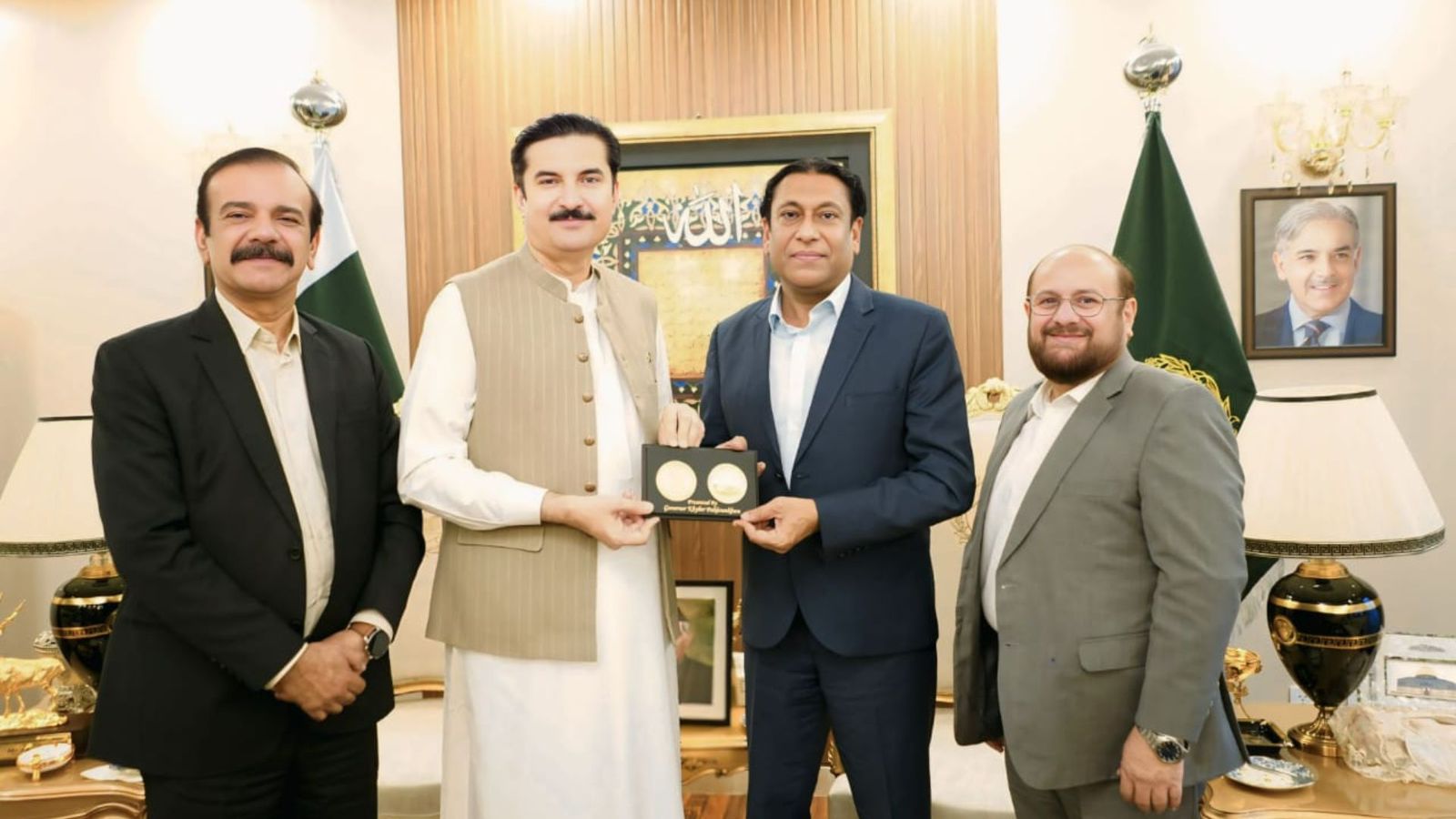 خېبر پښتونخوا کې د هوايي رابطو پراختيا د اقتصاد او سيلګرۍ لپاره مهمه ده : ګورنر فیصل کریم کونډي