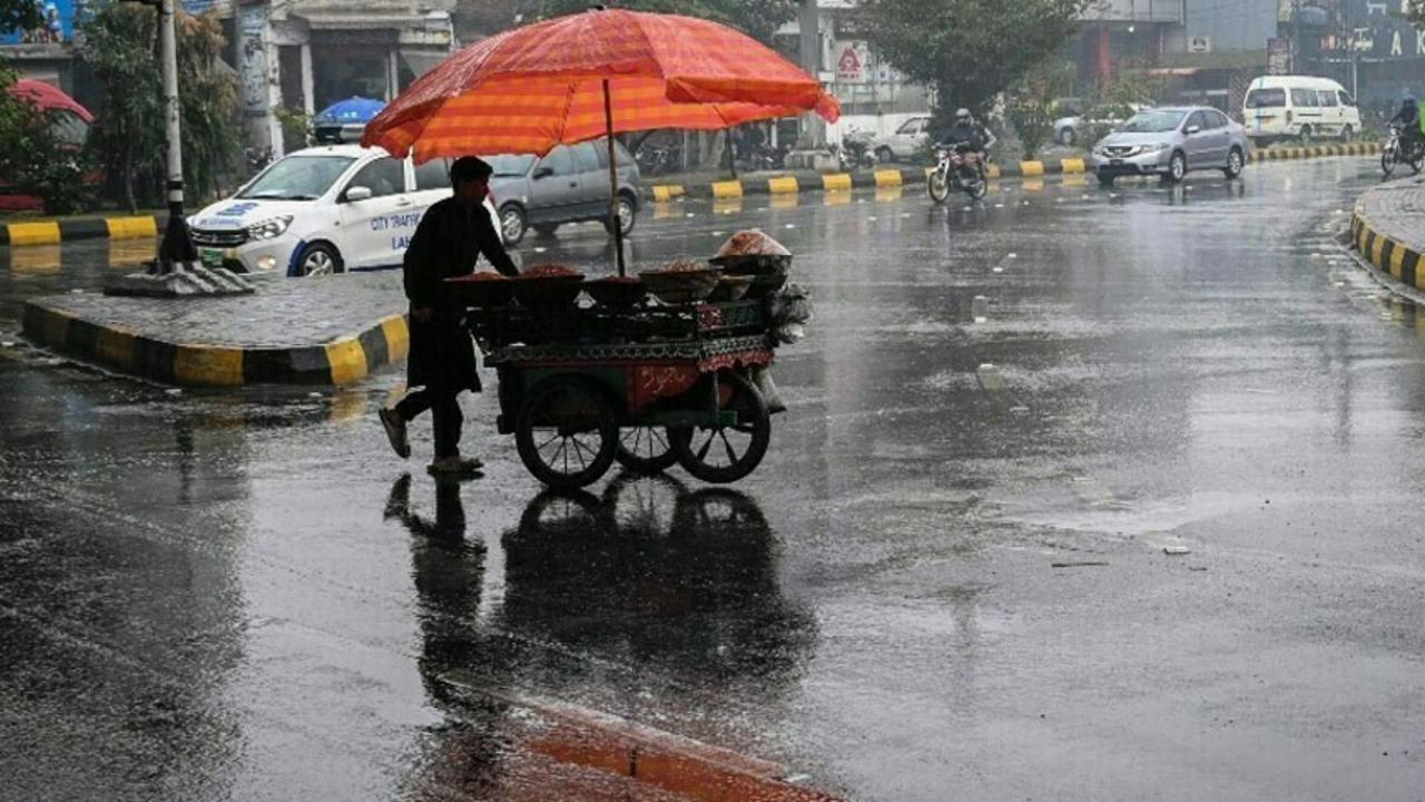 خېبر پښتونخوا : پي ډي ایم ای په صوبه کې د سختو بارانونو په اړه لوړ خبرداری جاري کړ