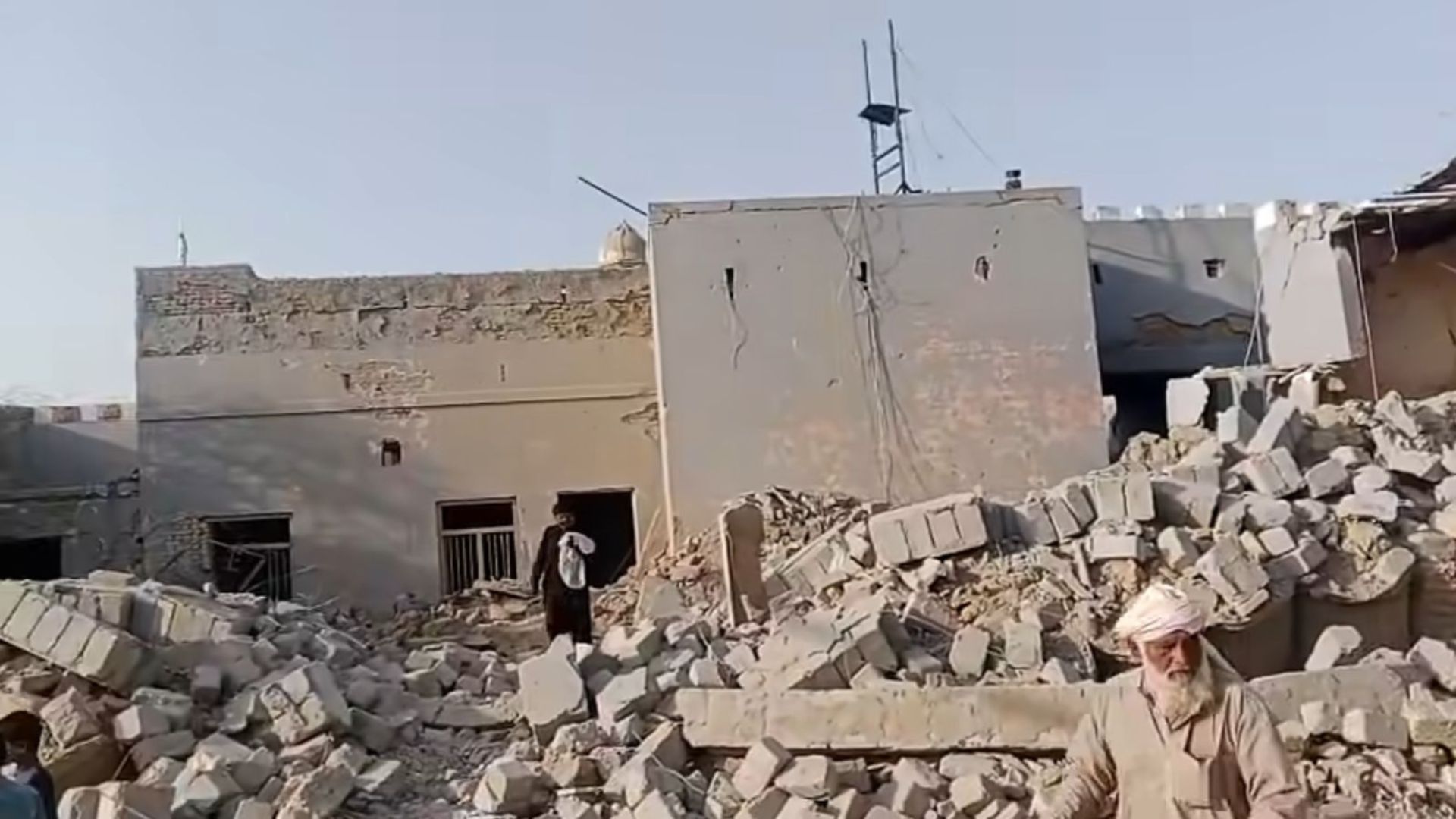 ډېره اسماعیل خان: په کھتي چیک پوسټ وسلوال برید، ودانۍ بشپړه تباه شوې