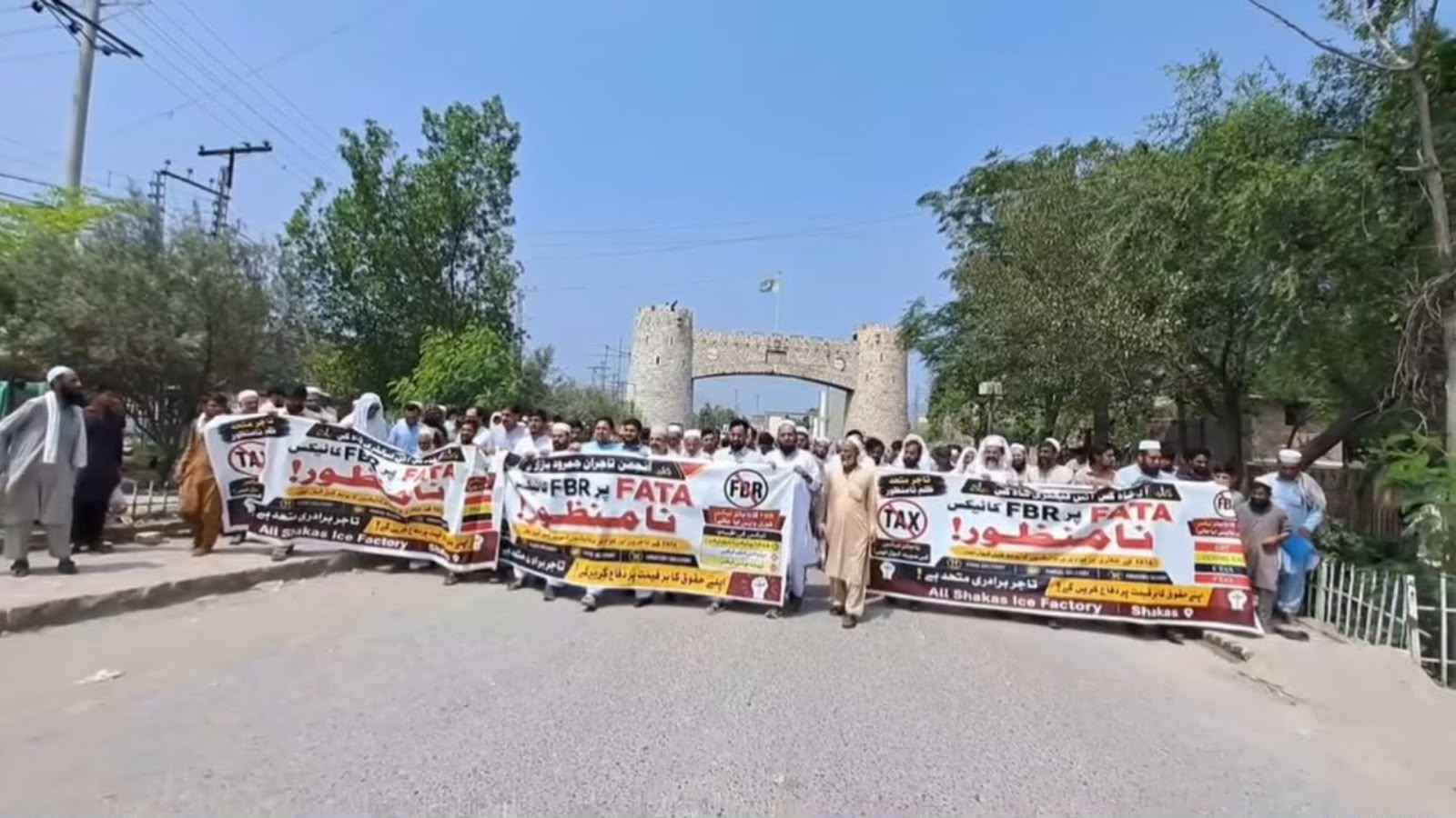 خیبر کې د ټیکسونو پر ضد احتجاجونه ؛ د باړې بازار تړل شوی، جمرود کې لاریون ترسره شوی