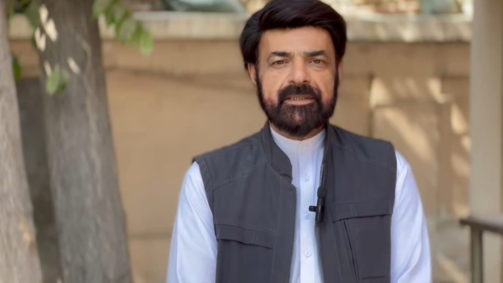 افغانستان : خبریال بشیر هاتف له یوه کال بند وروسته خوشی شو