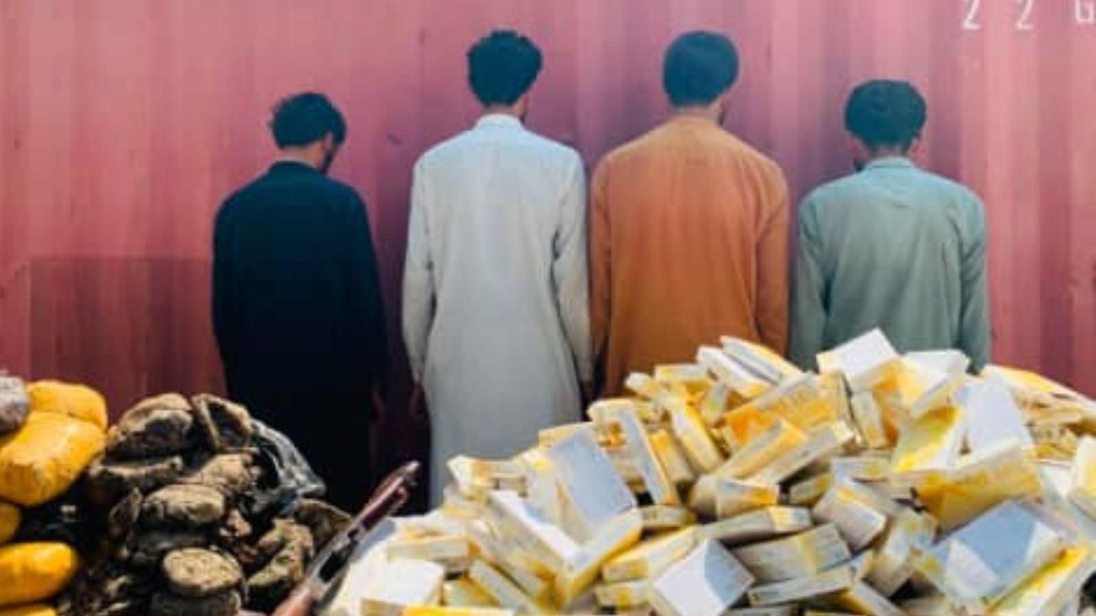 ننګرهار : څلور کسان له نشي توکو او وسلې سره نیول شوي