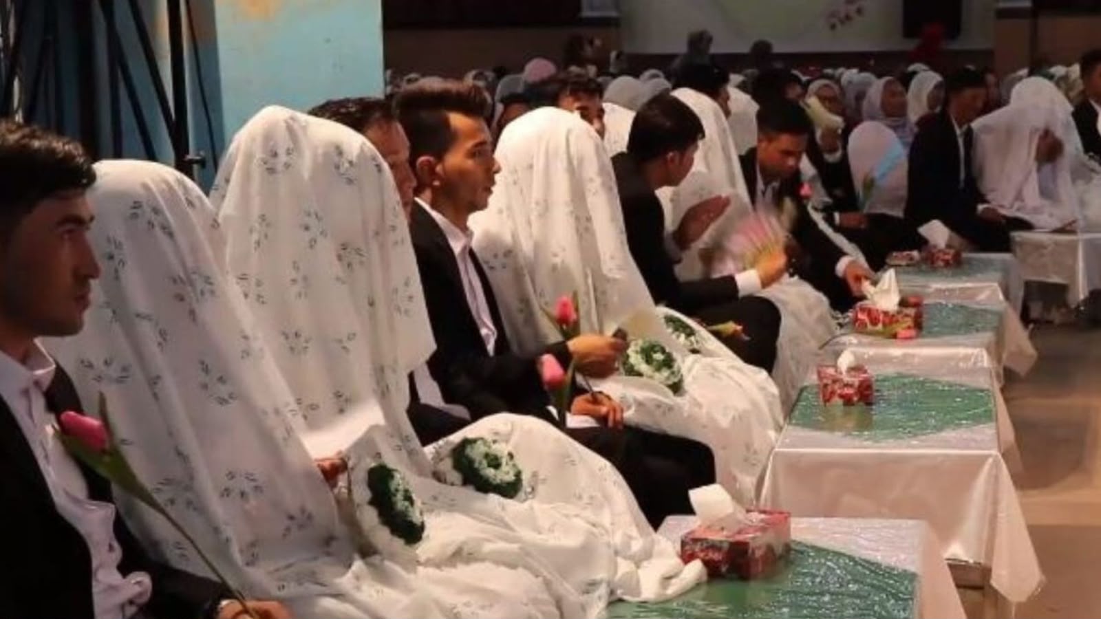 افغانستان : طالبانو د ودونو سینګار، ګوتې، عطر او موسیقي د شریعت خلاف وبلل