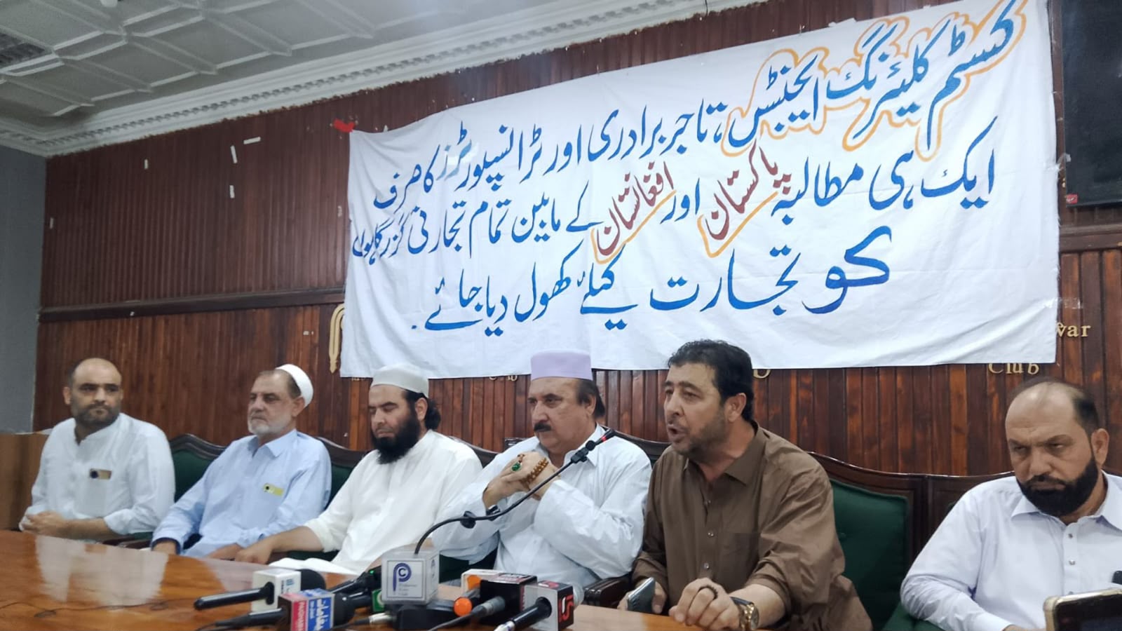 پېښور : د تورخم دروازې د بیا پرانیستلو غوښتنه، سوداګر د بندښت له امله له سختو ستونزو سره مخ دي