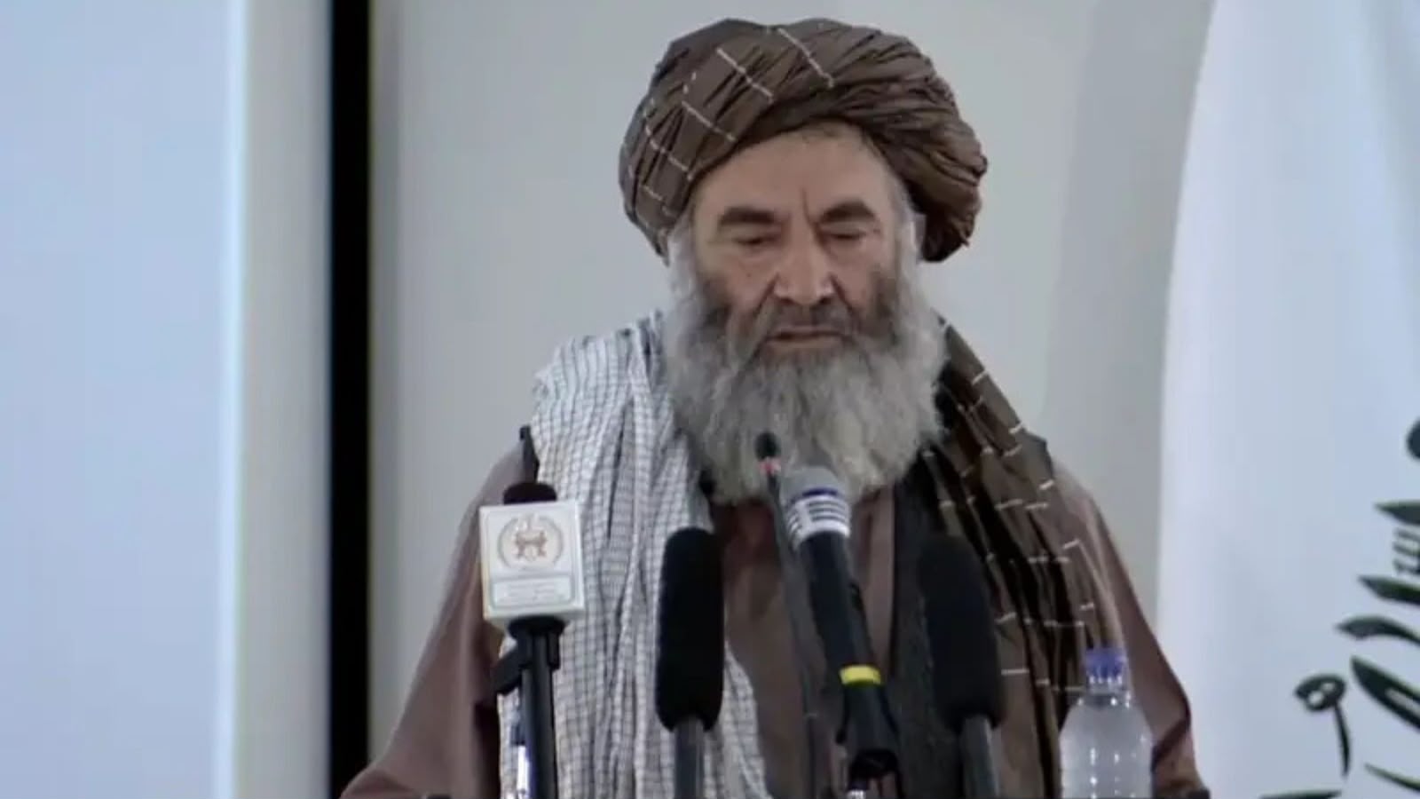 کندهار : طالب والي د ځیرکو یا سمارټ موبایلونو بندیز حتمي وباله