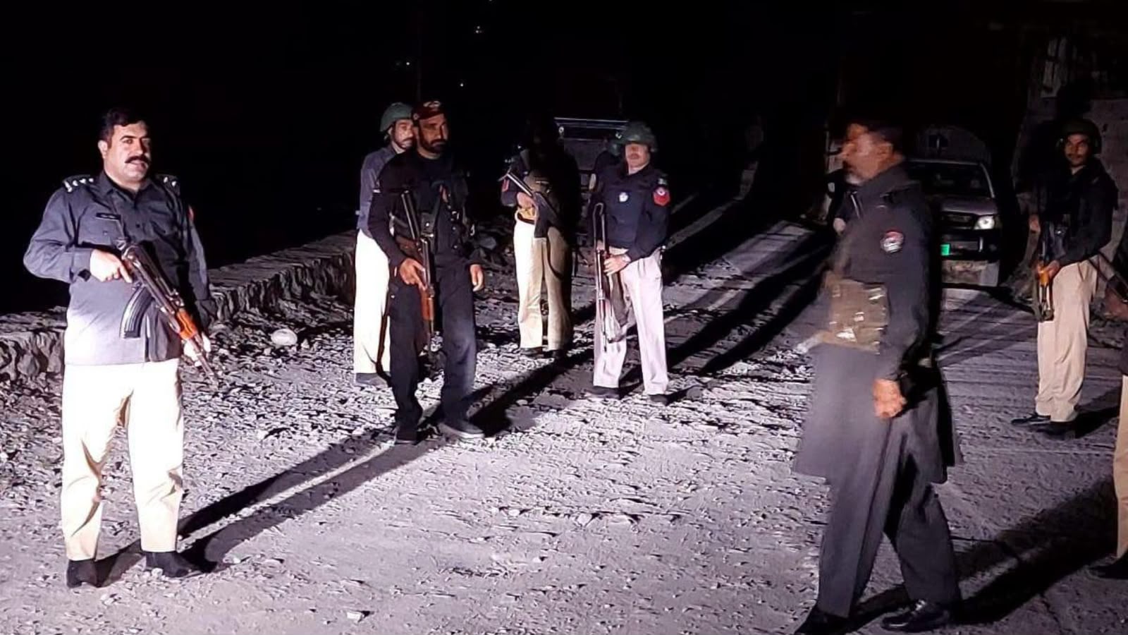 بر دیر : د کونړ پولې ته نږدې د شلتلو پر پوستې وسله‌ وال برید؛ درې امنیتي سرتېري ټپیان