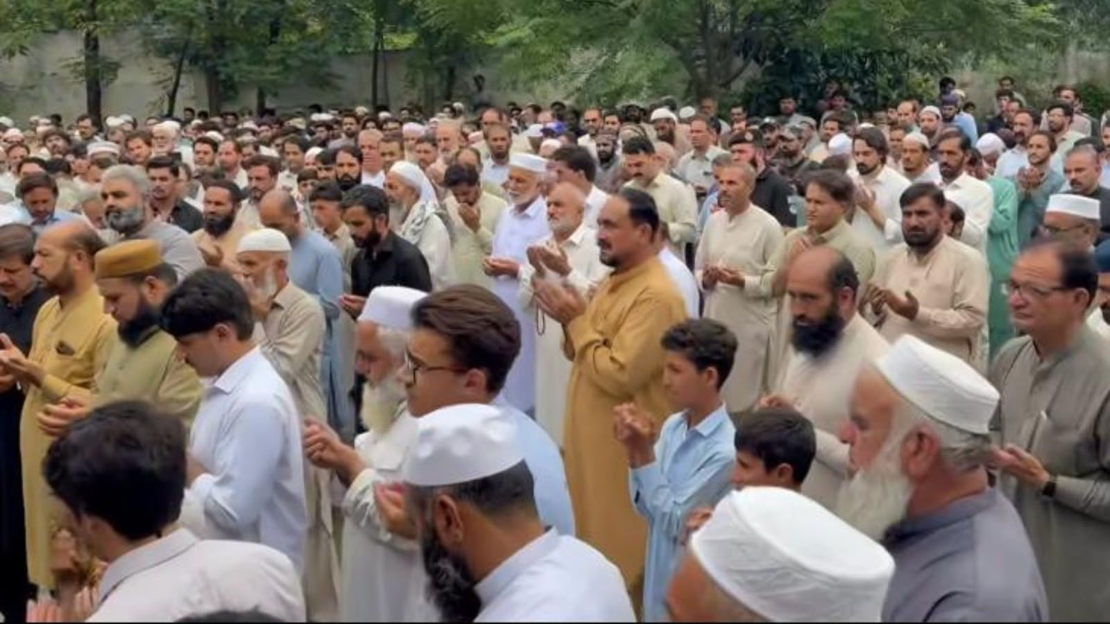 سوات : د نومیالي غرختونکي سید علي شاه غائبانه جنازه ادا شوه