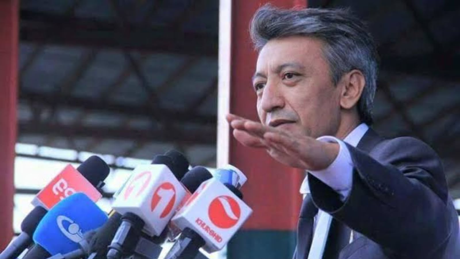 افغانستان : د طالبانو د ځانمرګو په اړه د مجاهد څرګندونې ؛ د ازادۍ جبهې داوود ناجي یې توند غبرګون وښود
