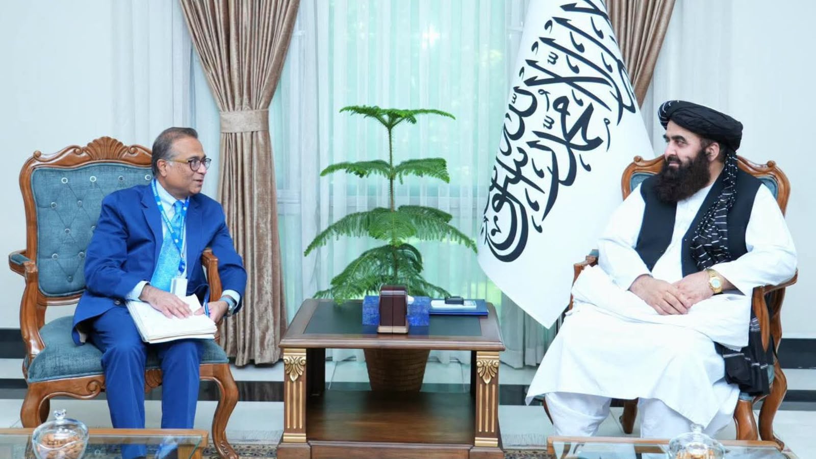 افغانستان : متقي او د یو این ډي پي نوي استازي د پراختیايي همکاریو پر پراخېدو خبرې وکړې