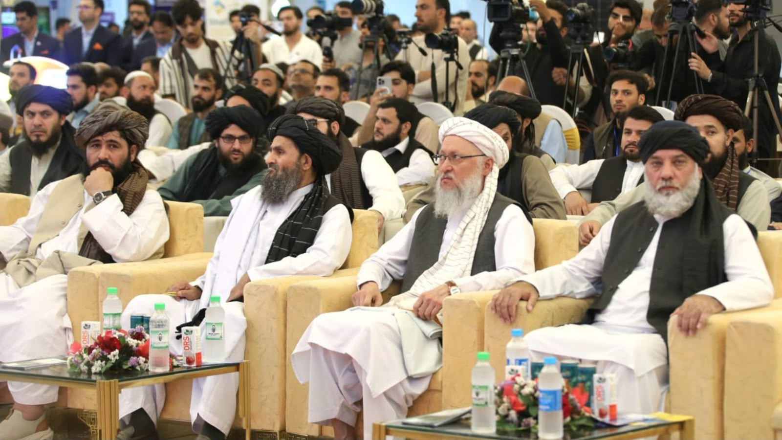 کابل : ملا عبدالغني برادر د مخابراتو او معلوماتي ټکنالوژۍ لومړنی نندارتون پرانیست