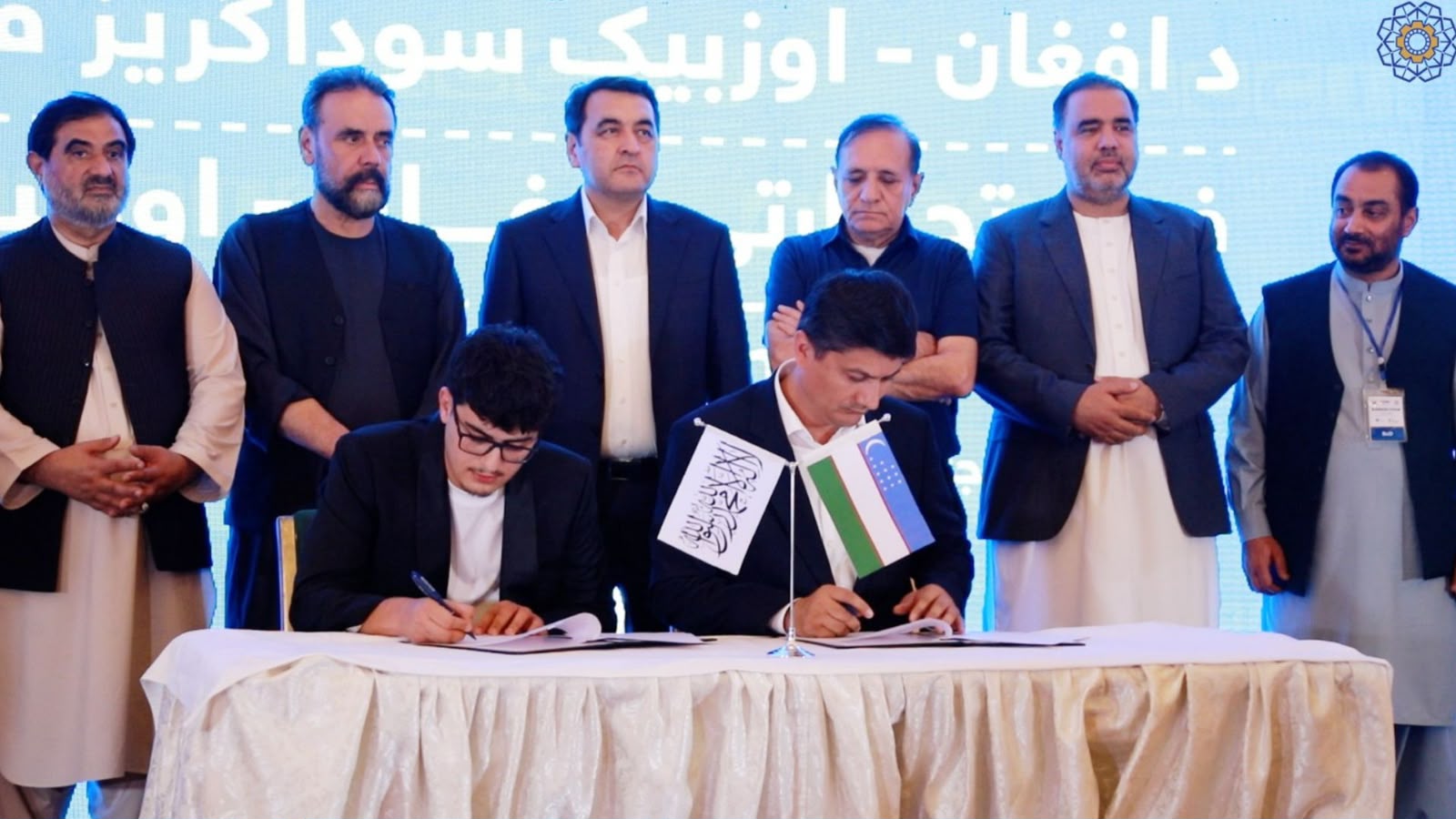 افغانستان او ازبکستان د ۲۰۰ میلیونه ډالرو په ارزښت ۲۲ سوداګریز تړونونه لاسلیک کړل