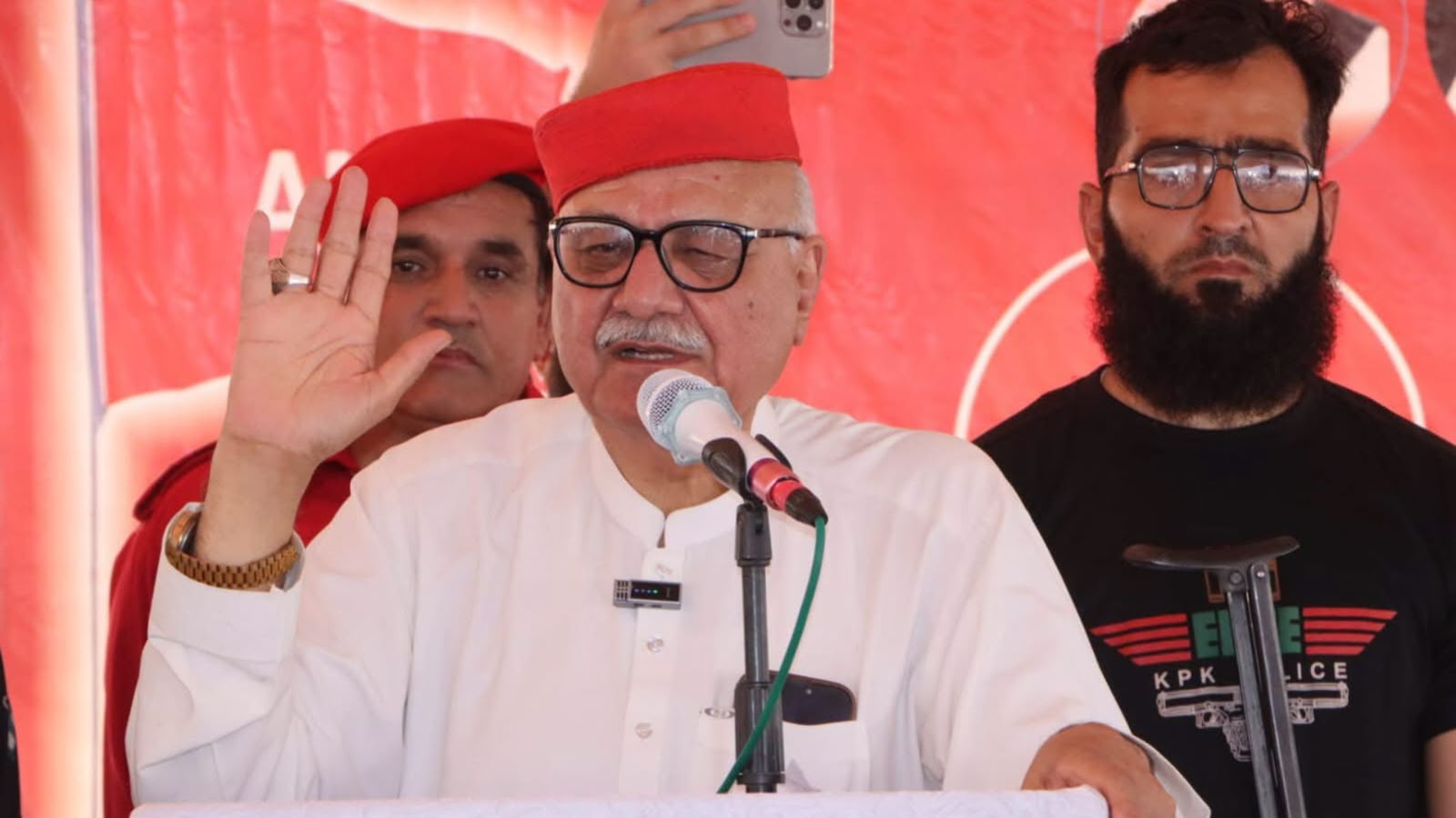 پېښور : میا افتخار حسین د کوز دیر او بنو له بریدونو وروسته د امنیتي تګلارې د بیاکتنې غوښتنه وکړه
