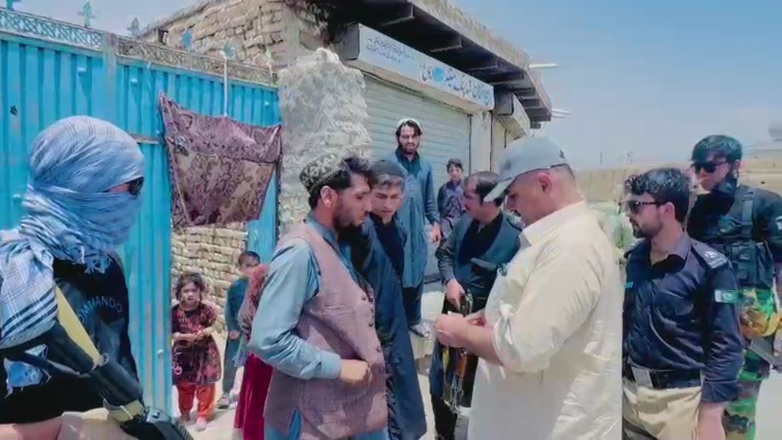 پاکستان کې د افغان کډوالو پر ضد عملیات چټک شوي؛ له ۲۰۲۳ کال راهیسي تر شلو لکو ډېر افغان کډوال هیواد ته ستانه شوي