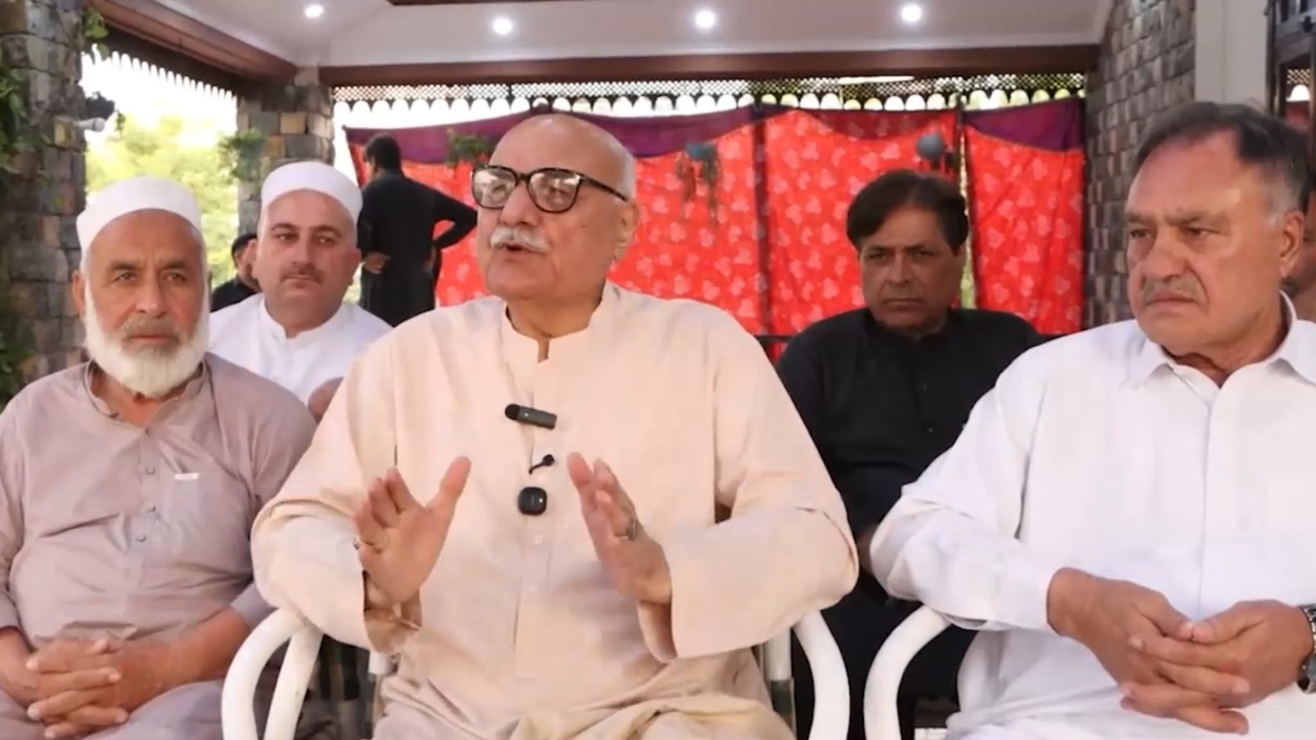 د دانه سر خونړۍ بس پېښه؛ میا افتخار حسین د بلوچستان د سړکونو په خراب حالت نیوکې کړې