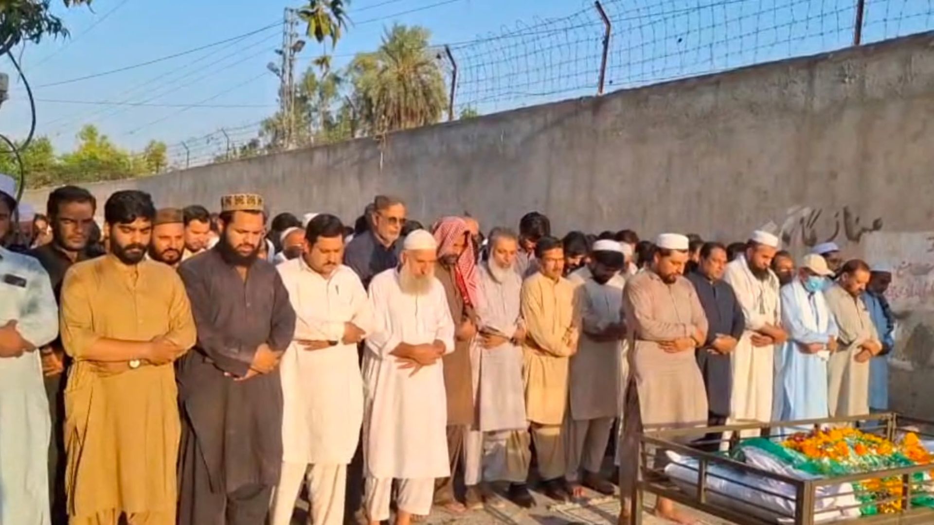 پېښور : د مشرق ورځپاڼې نیوز اېډېټر طارق متین خاورو ته وسپارل شو