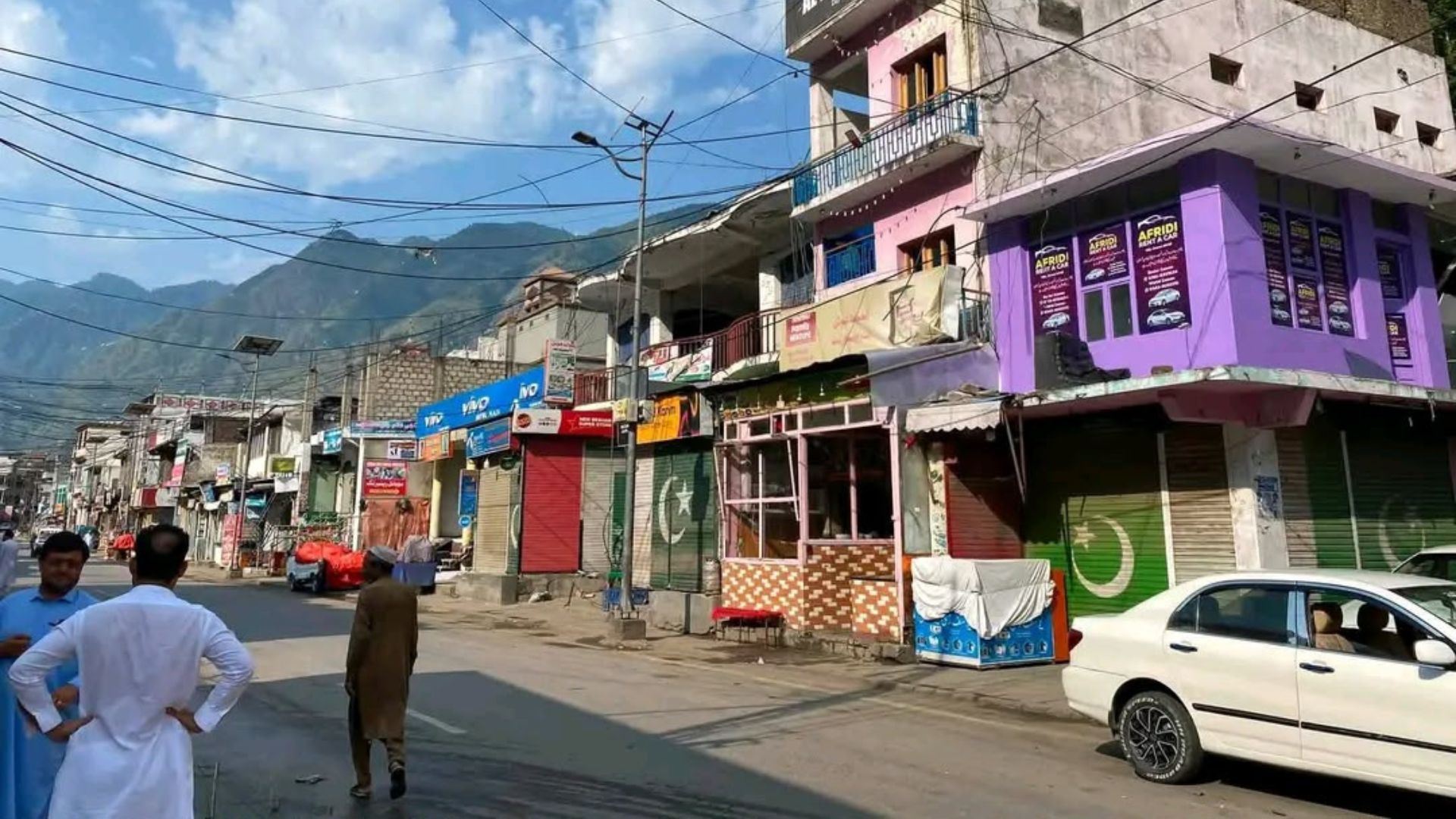شانګله : بشام کې د بجلۍ د ستونزو پر ضد بشپړ شټرډاون؛ سوداګرو د احتجاج د پراخېدو خبرداری ورکړ