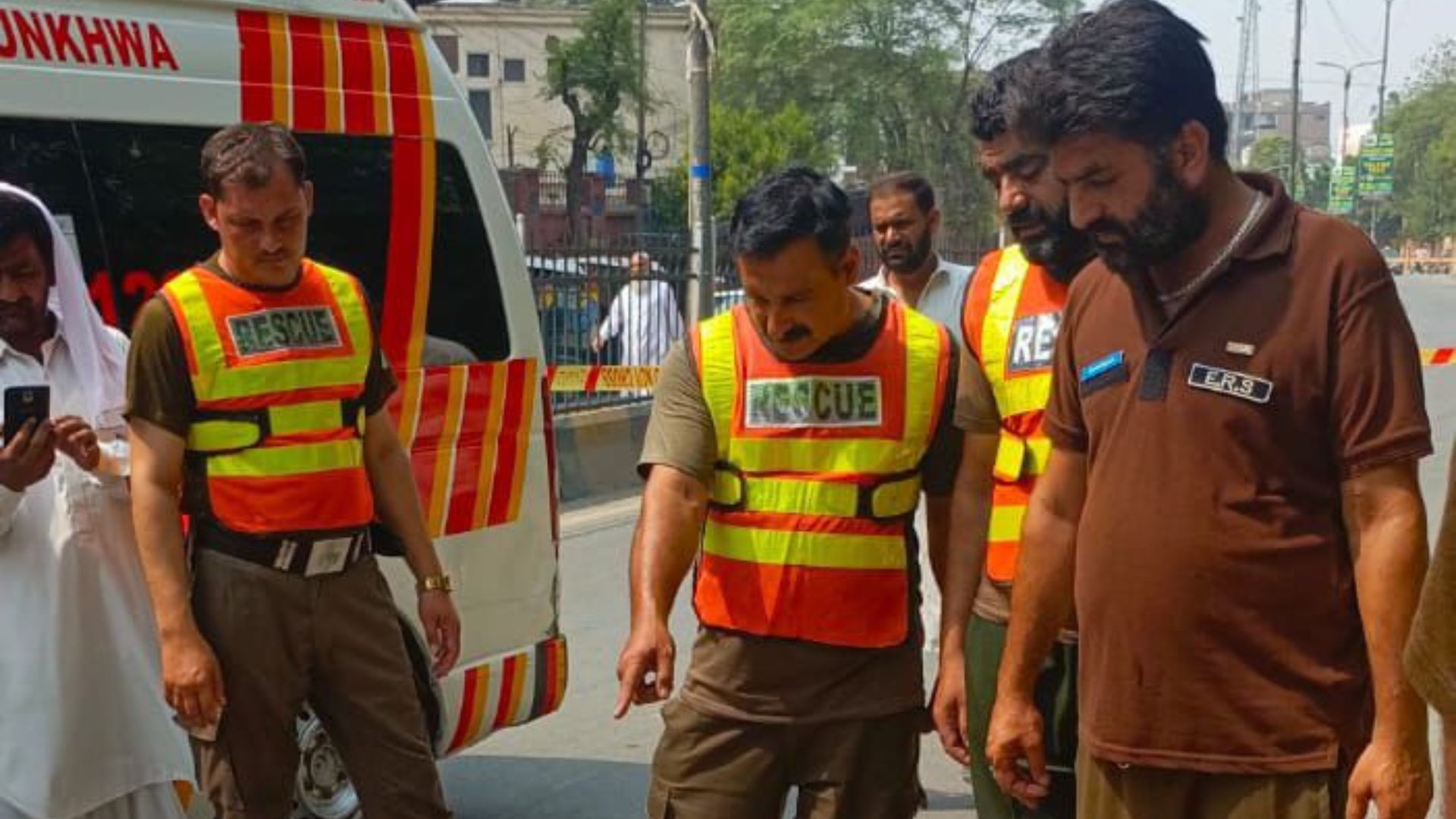 مردان : د عدالت مخې ته ډزې؛ یو کس وژل شوی، تورن نیول شوی