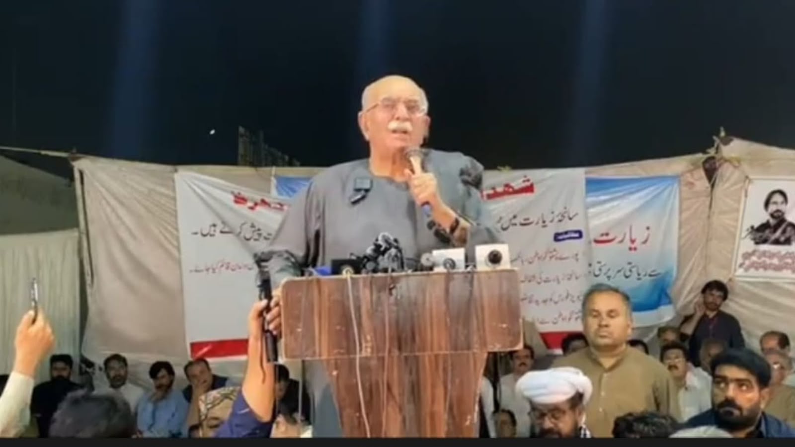 زیارت غمیزه : محمود خان اڅکزي د بلوچستان د حکومت د استعفا غوښتنه وکړه