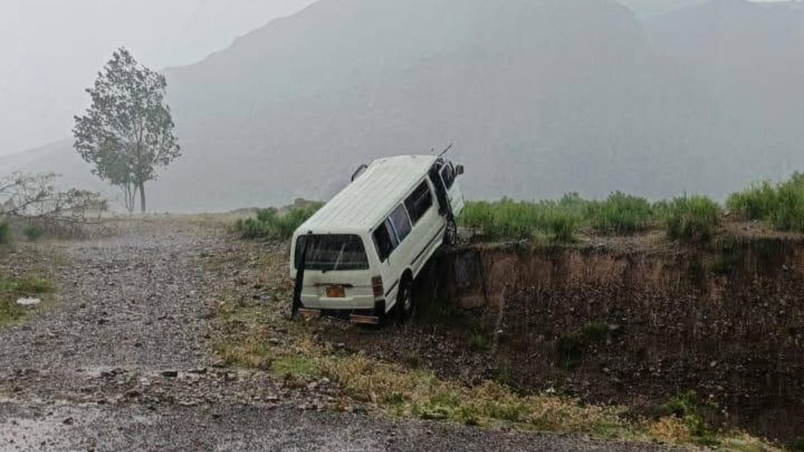 اورکزي : ټرافیکي پېښه کې ۱۳ تنه ټپیان شوي