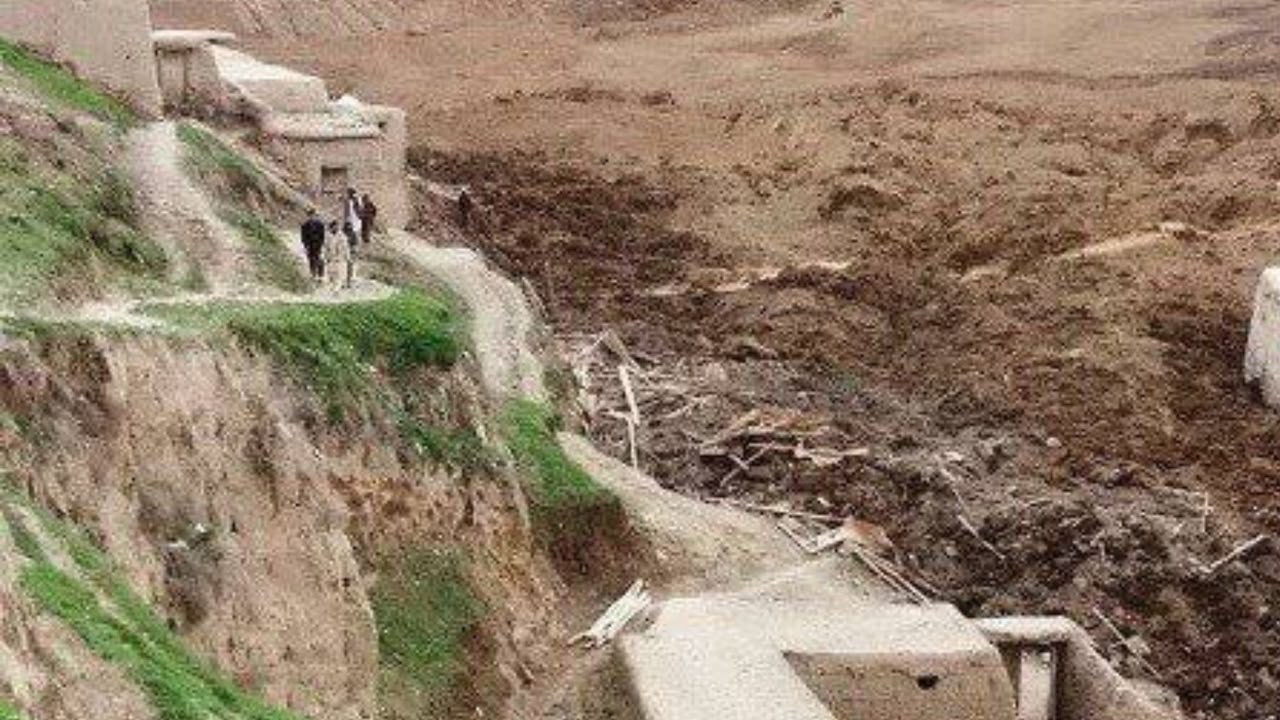 بدخشان : په ارغنج‌ خواه ولسوالۍ کې د ځمکې ښوویېدنې له امله یو کس مړ او بل ټپي شو